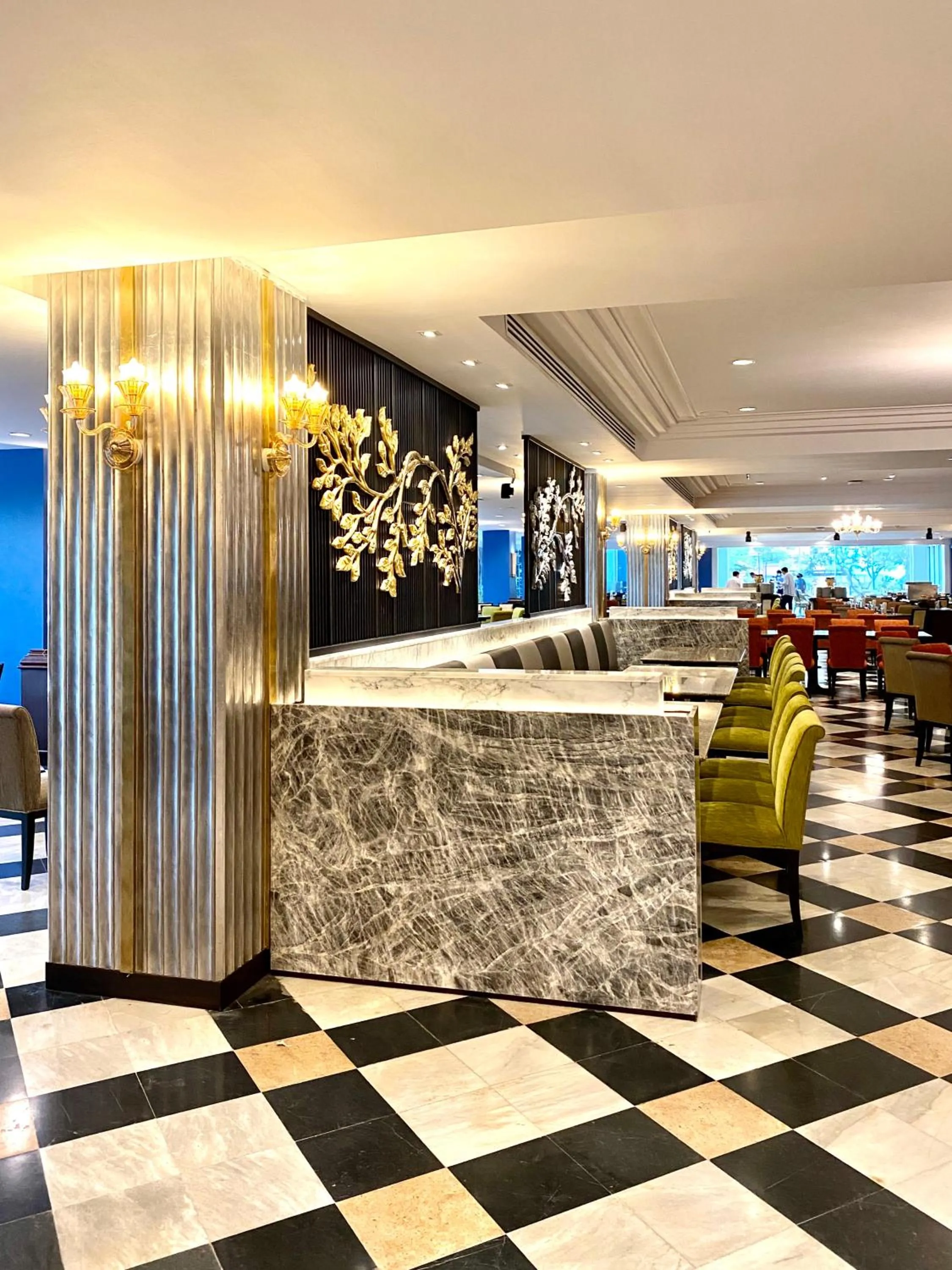 Restaurant/places to eat in Krungsri River Hotel