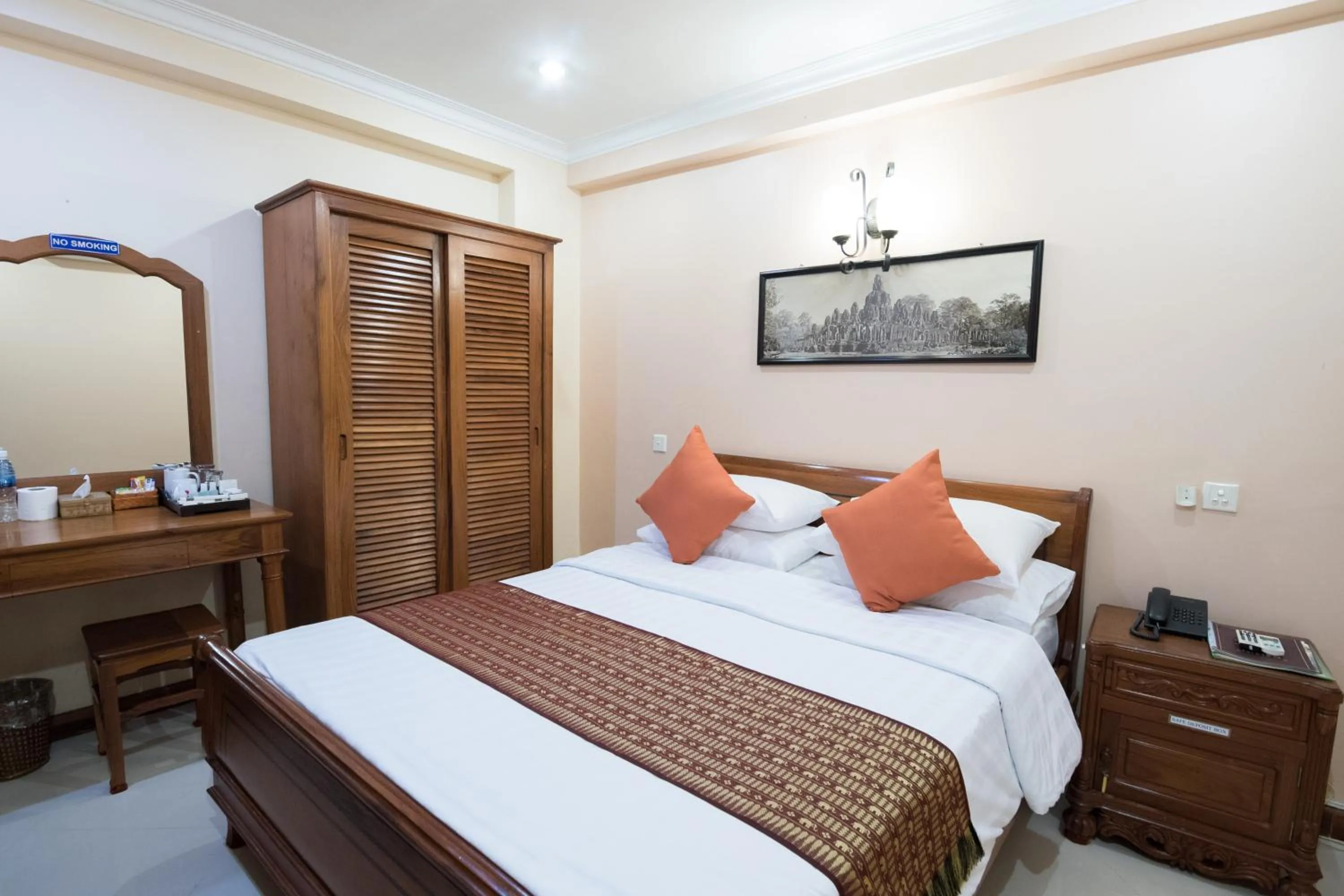 Living room, Bed in Neth Socheata Hotel