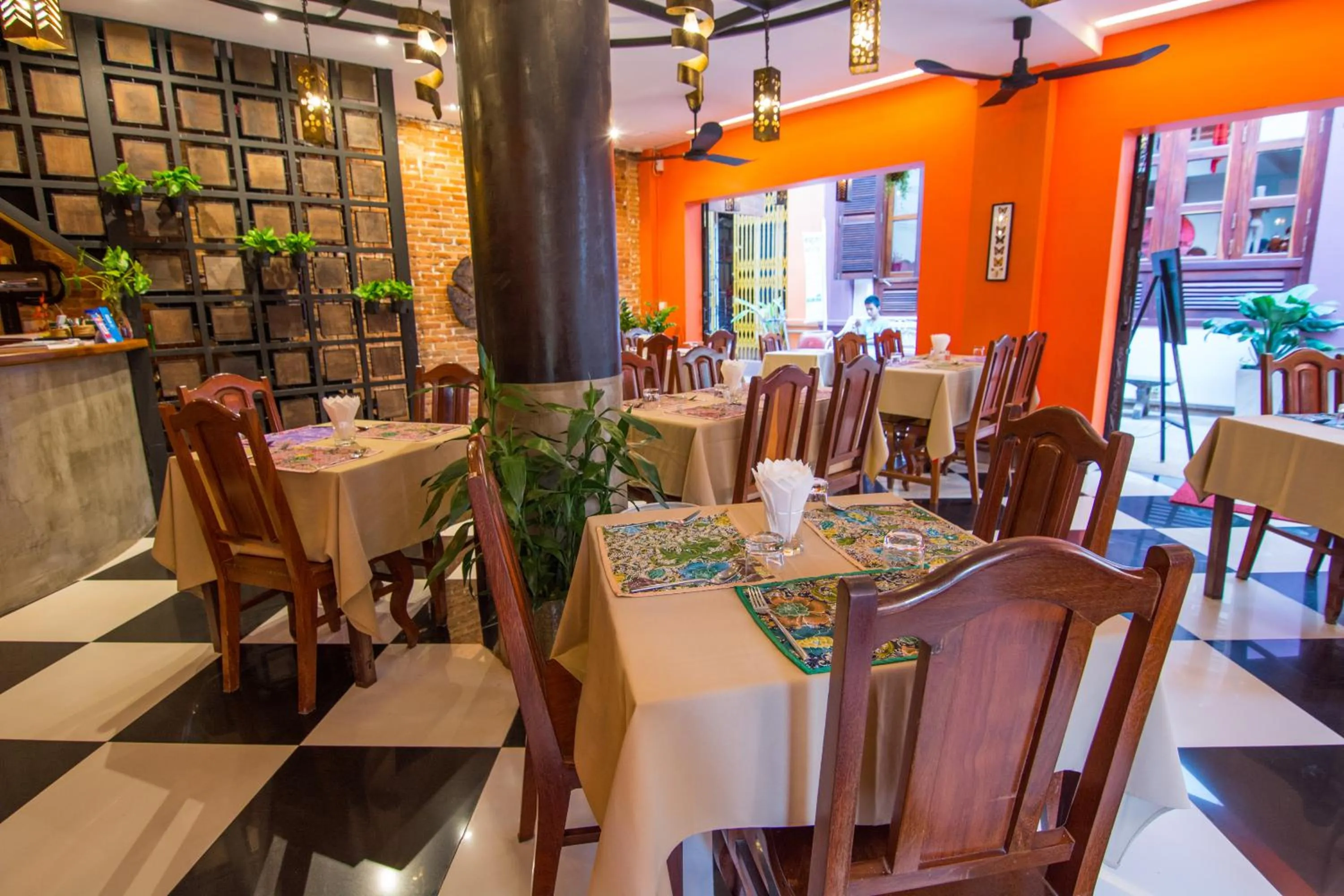 Restaurant/places to eat in Neth Socheata Hotel