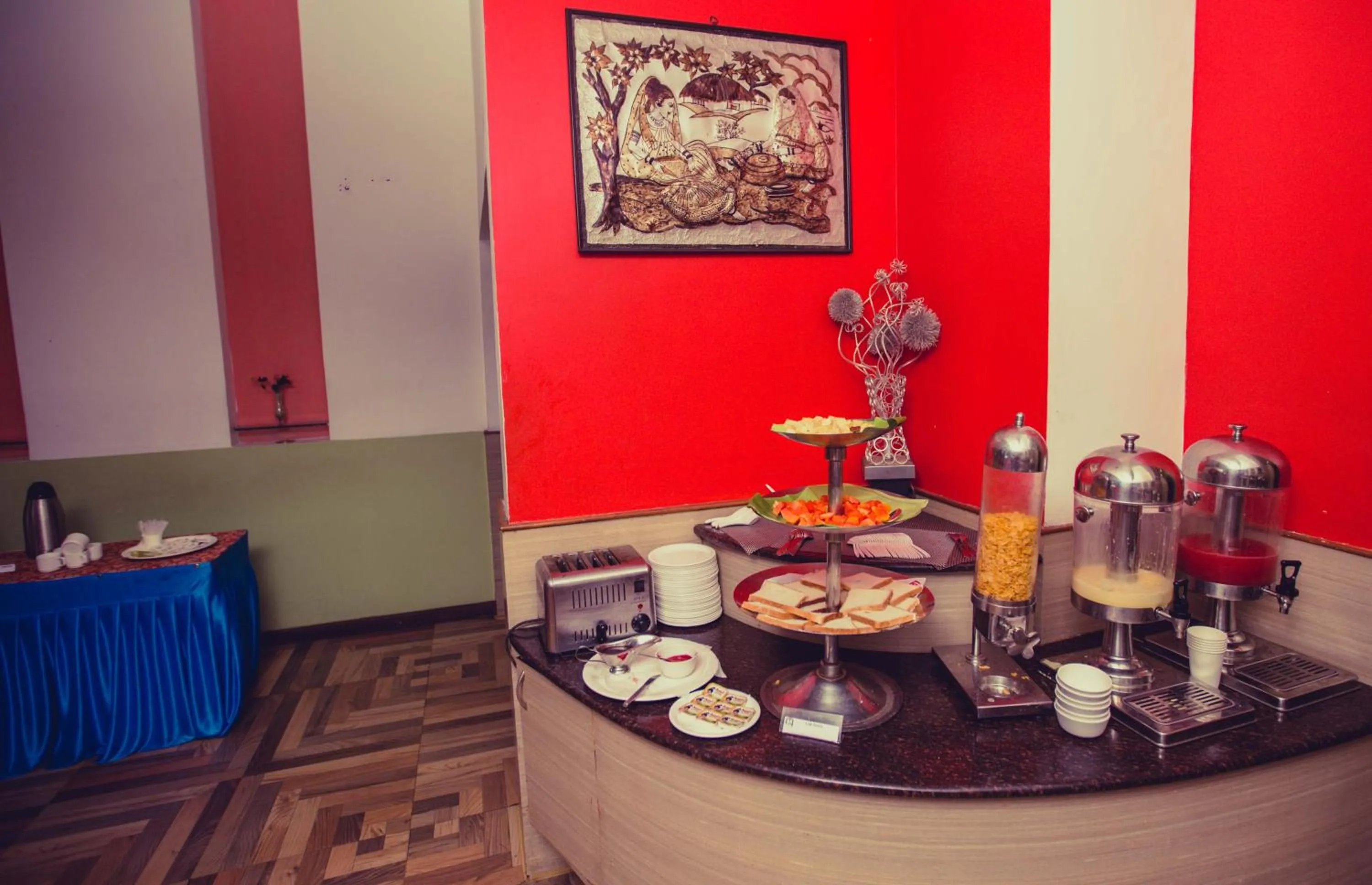 Restaurant/places to eat in Hotel Shelter