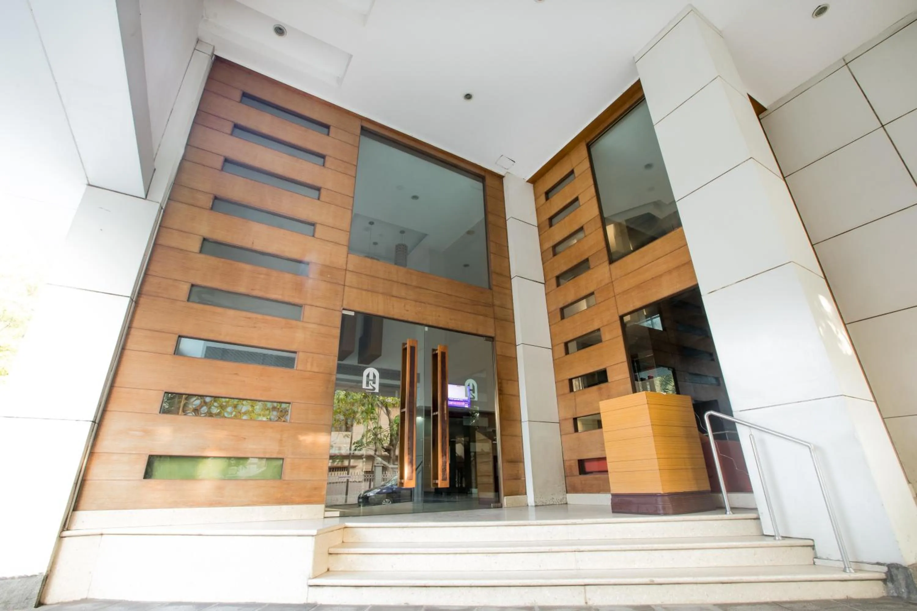 Facade/entrance in Hotel Shelter