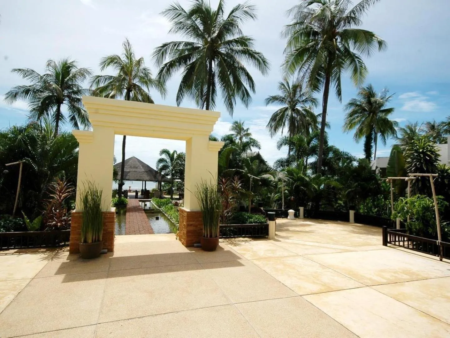 Property building in Golden Pine Beach Resort