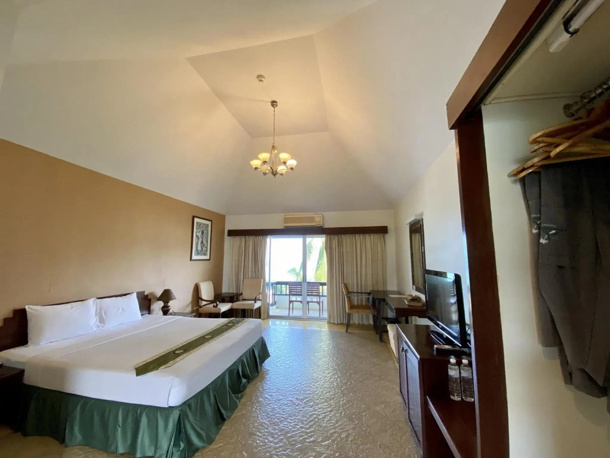 Deluxe Double or Twin Room with Sea View in Golden Pine Beach Resort Deluxe Double or Twin Room with Sea View in Golden Pine Beach Resort