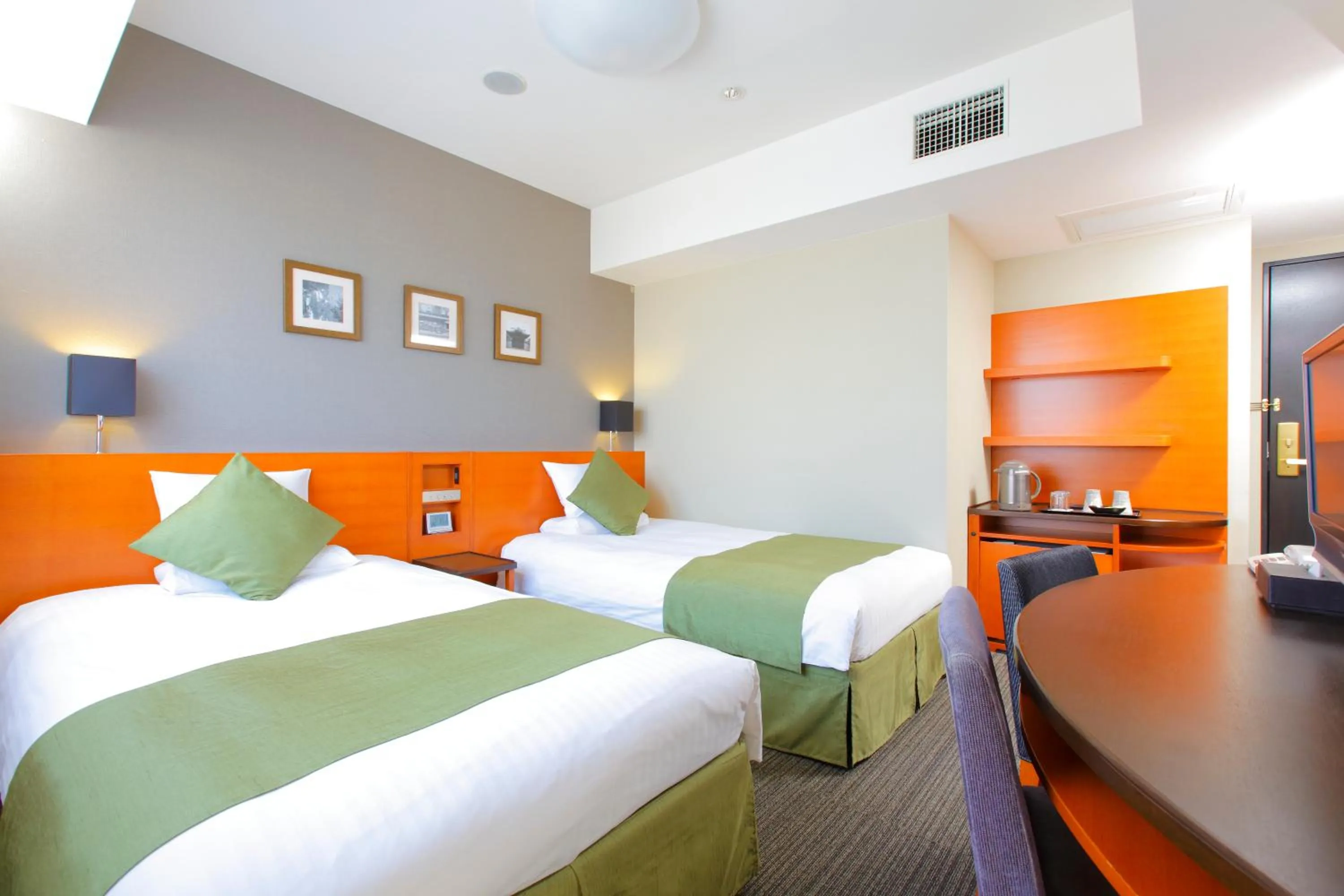 Photo of the whole room, Bed in HOTEL MYSTAYS Kyoto Shijo