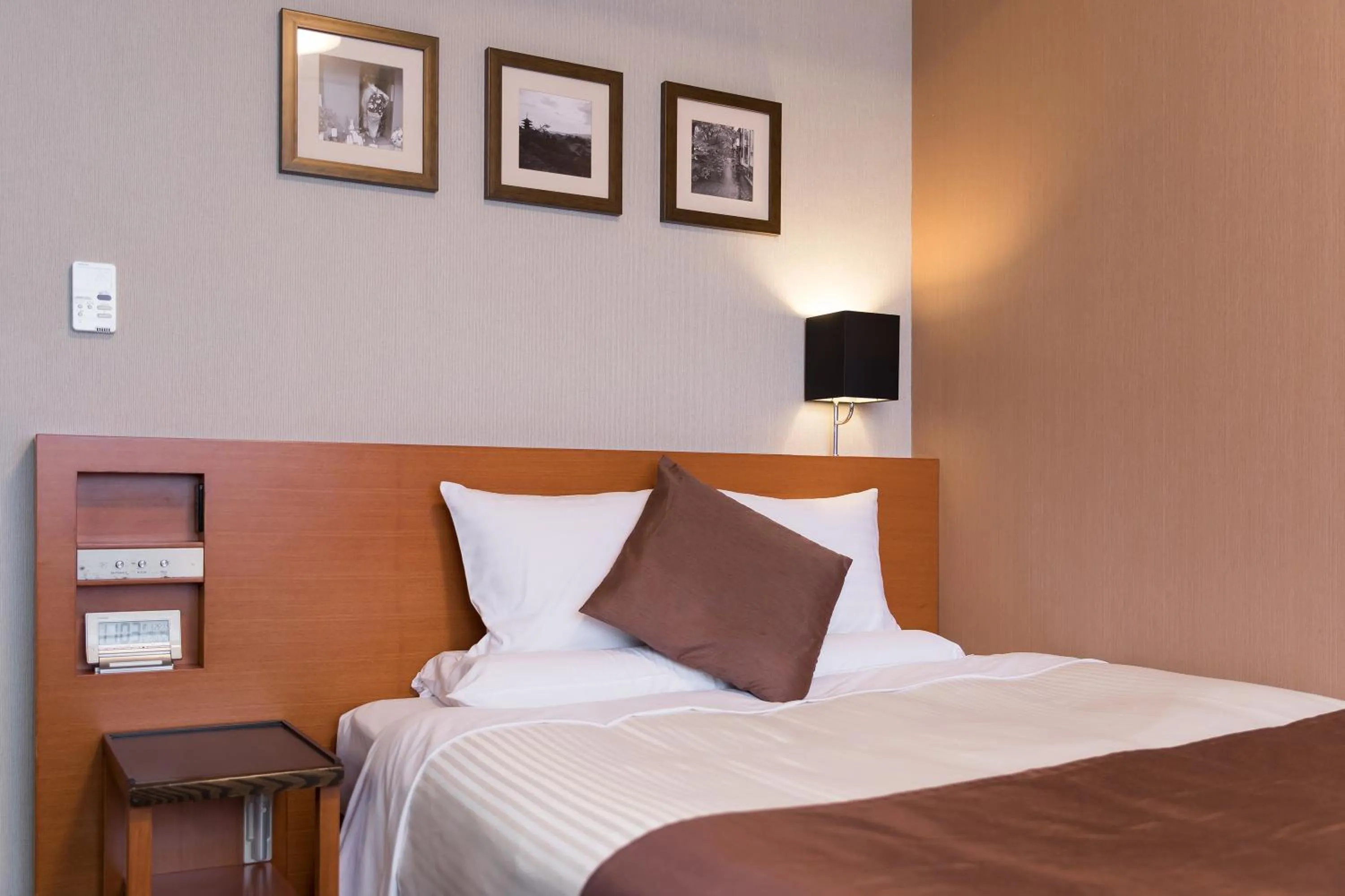 Bed in HOTEL MYSTAYS Kyoto Shijo