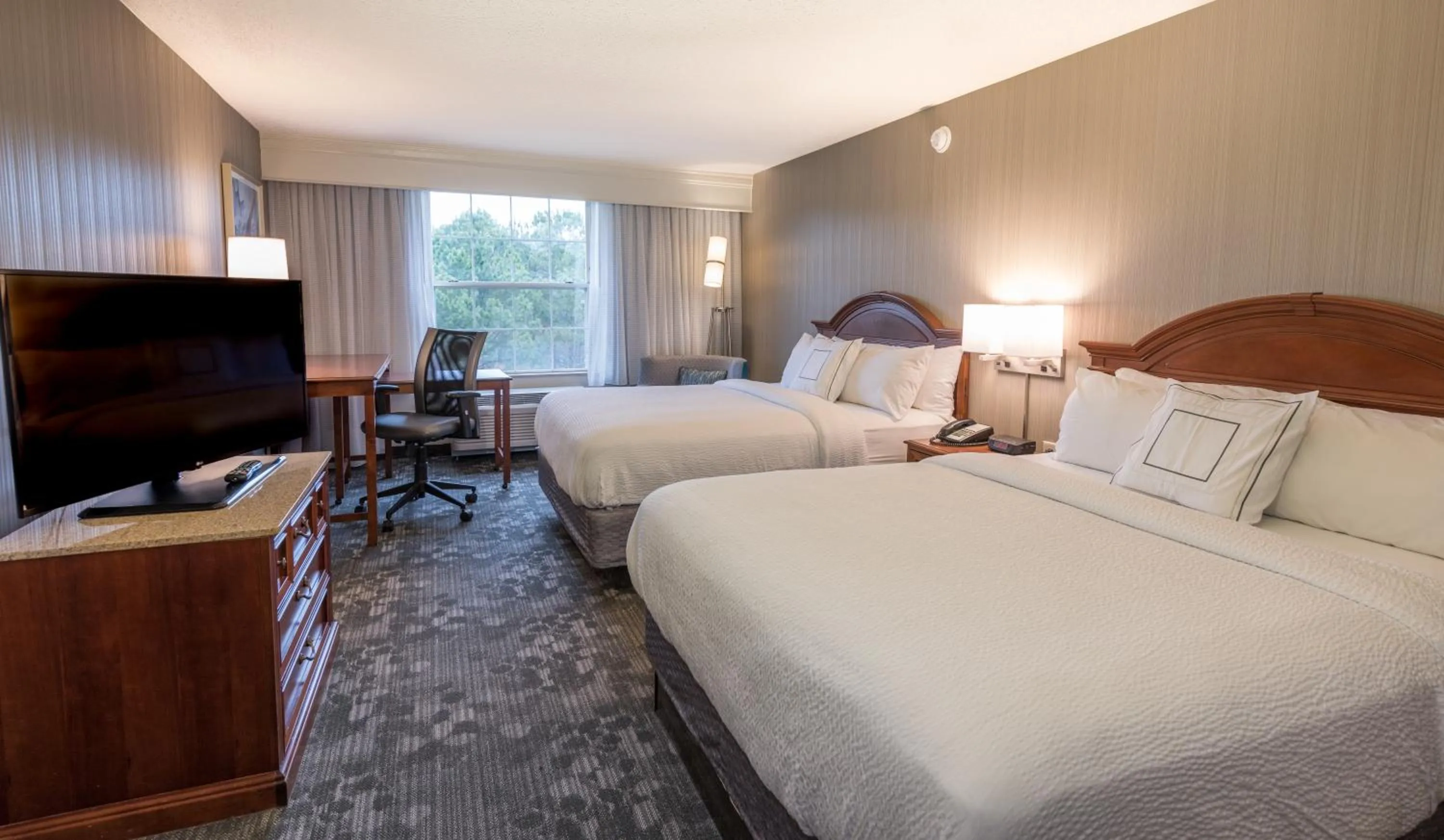 TV and multimedia, Bed in Courtyard Chapel Hill