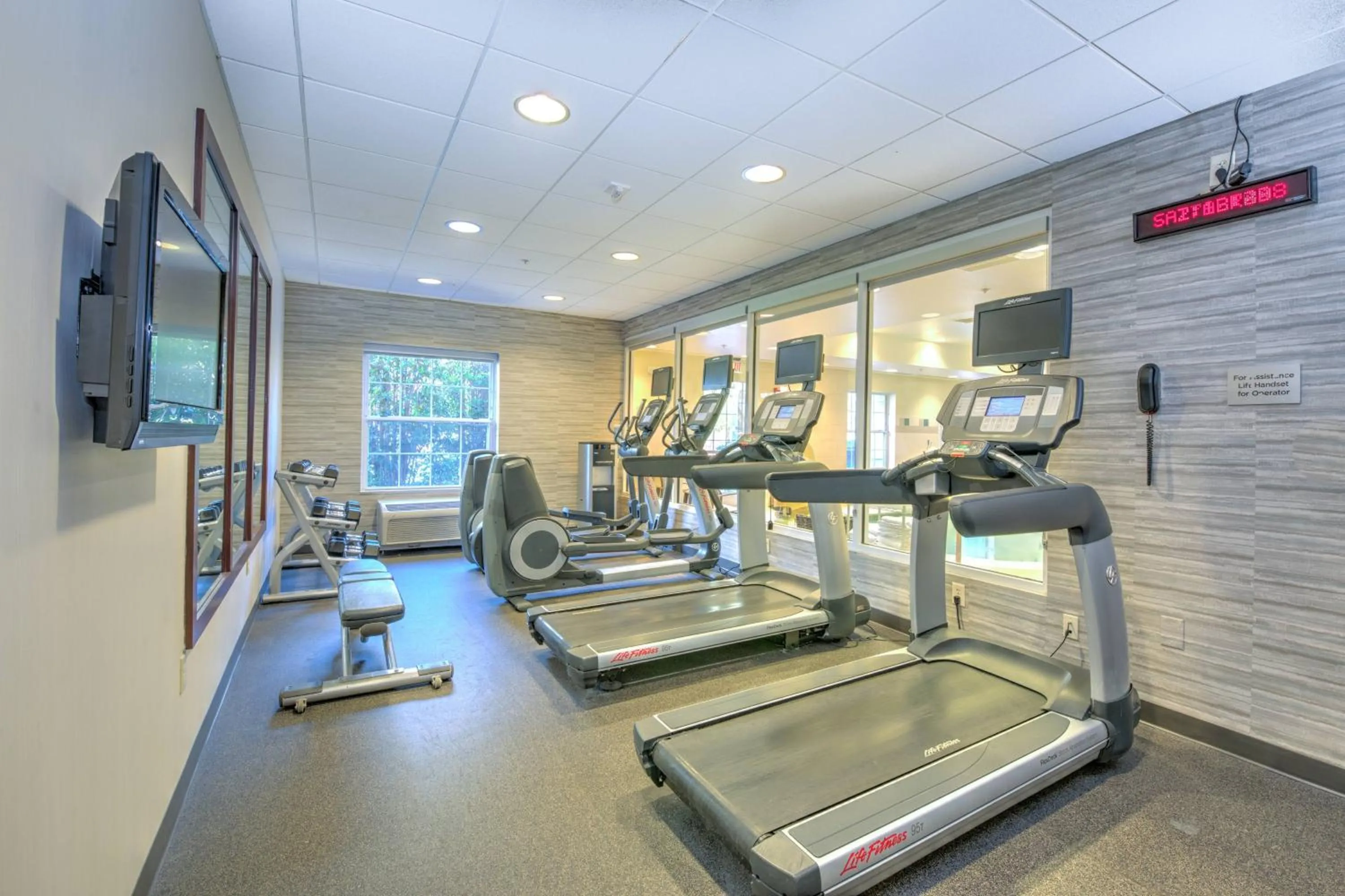 Fitness centre/facilities in Courtyard Chapel Hill