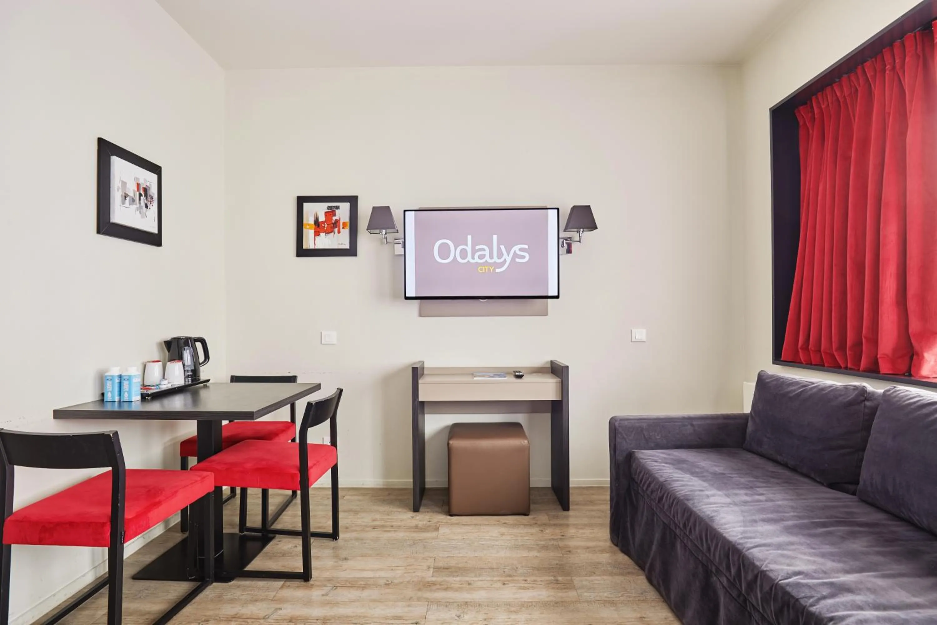 Seating area in Appart Hotel Odalys City Paris XVII