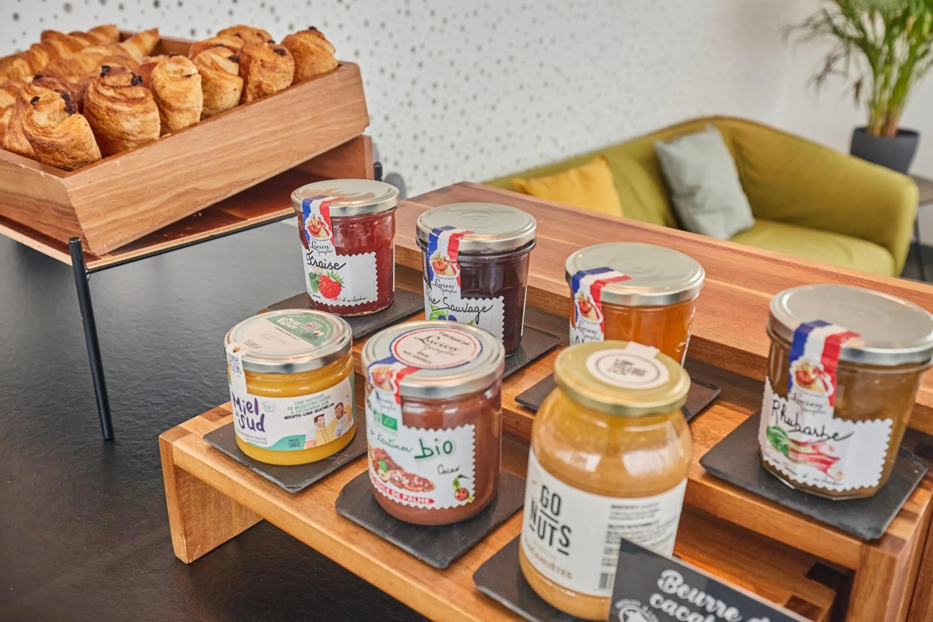 Breakfast in Appart Hotel Odalys City Paris XVII