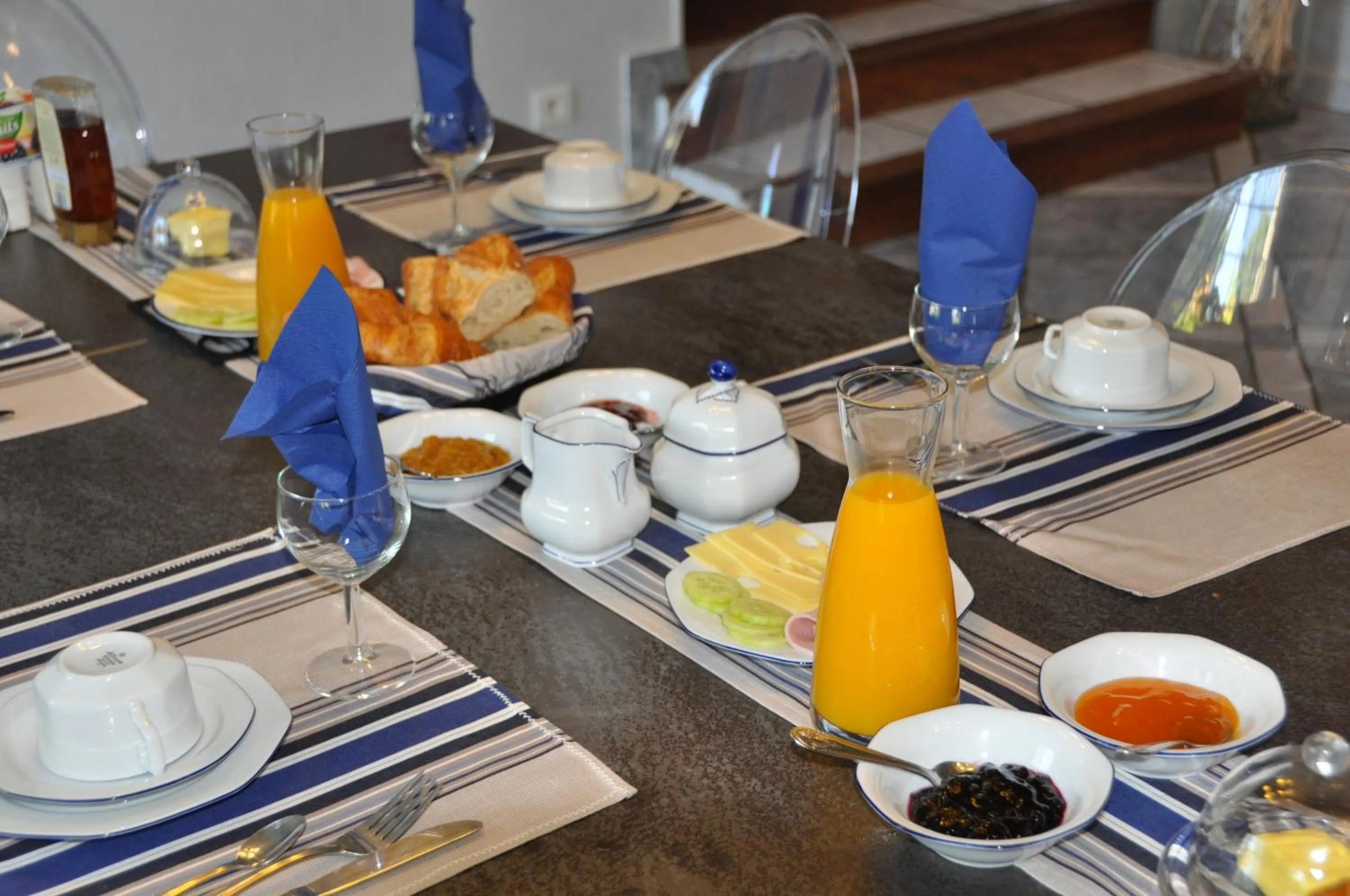Continental breakfast in B&B Clos San Gianni