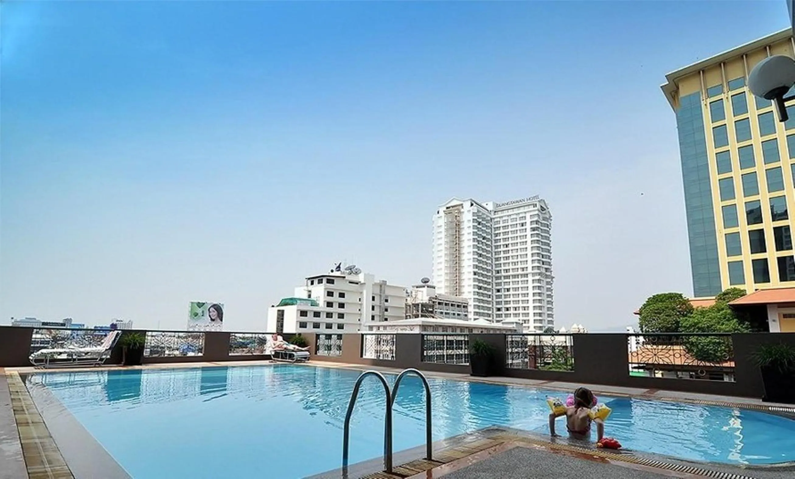 Swimming pool in Royal Lanna Hotel