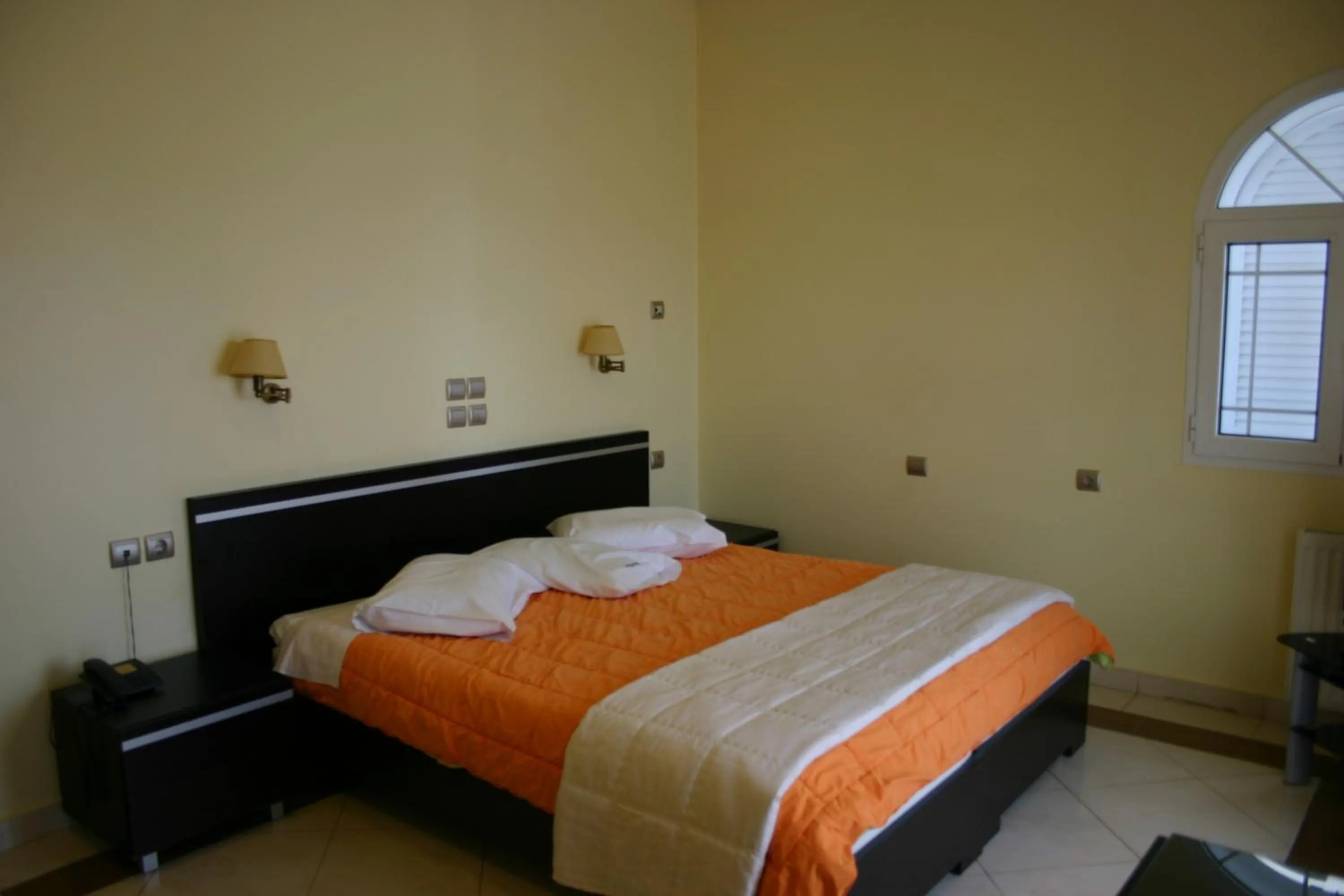 Living room, Bed in Petit Palais Hotel