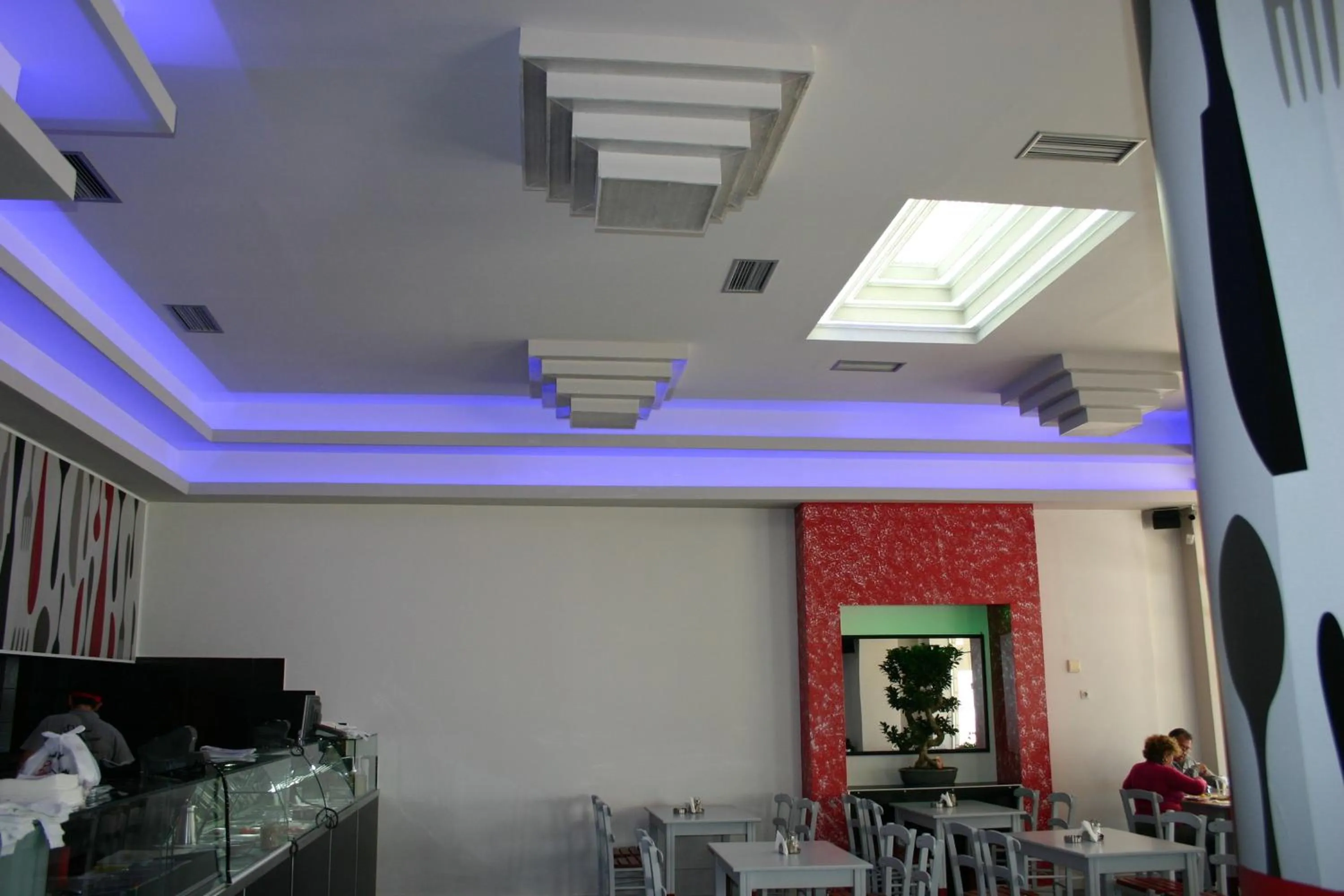 Restaurant/places to eat in Petit Palais Hotel