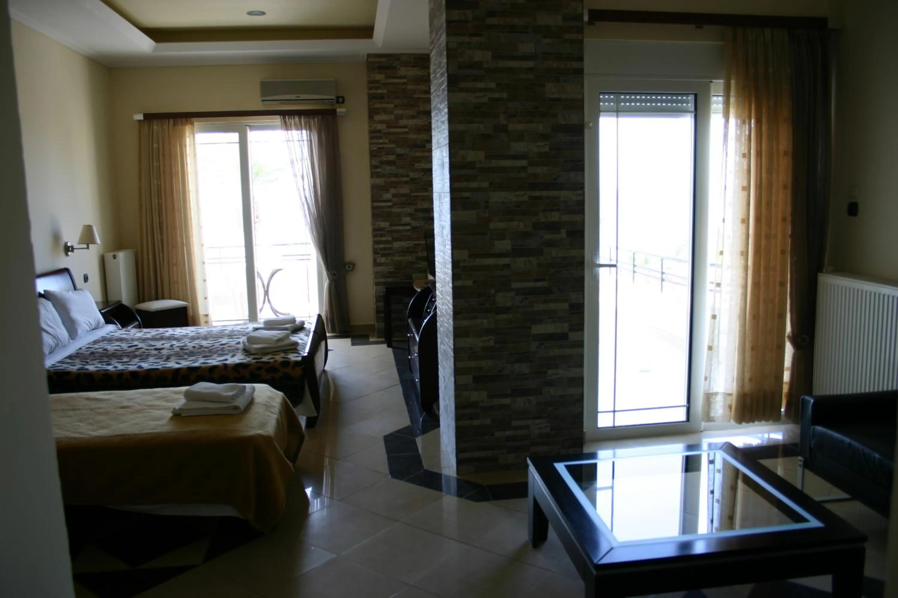 TV and multimedia, Bed in Petit Palais Hotel