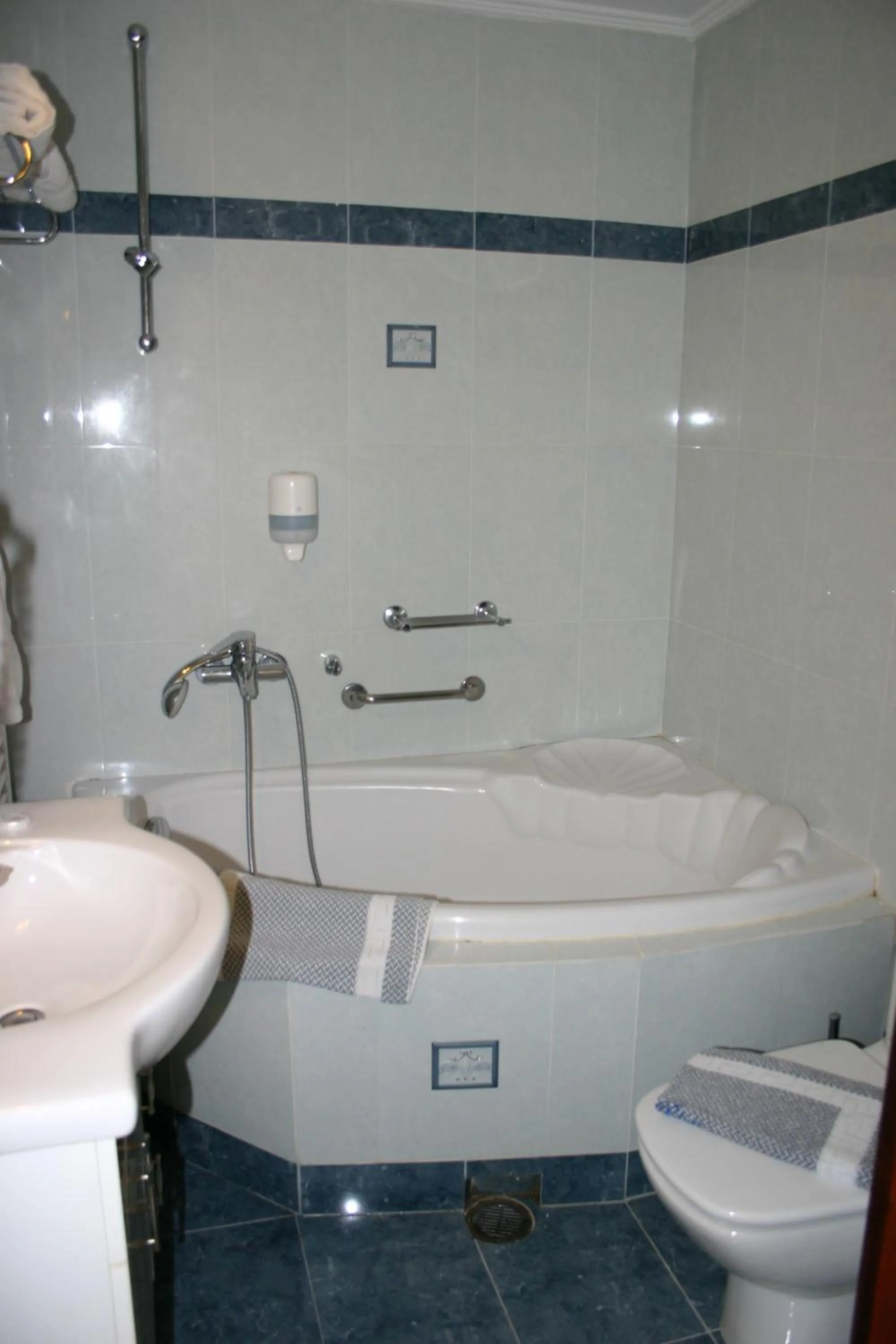 Toilet in Petit Palais Hotel