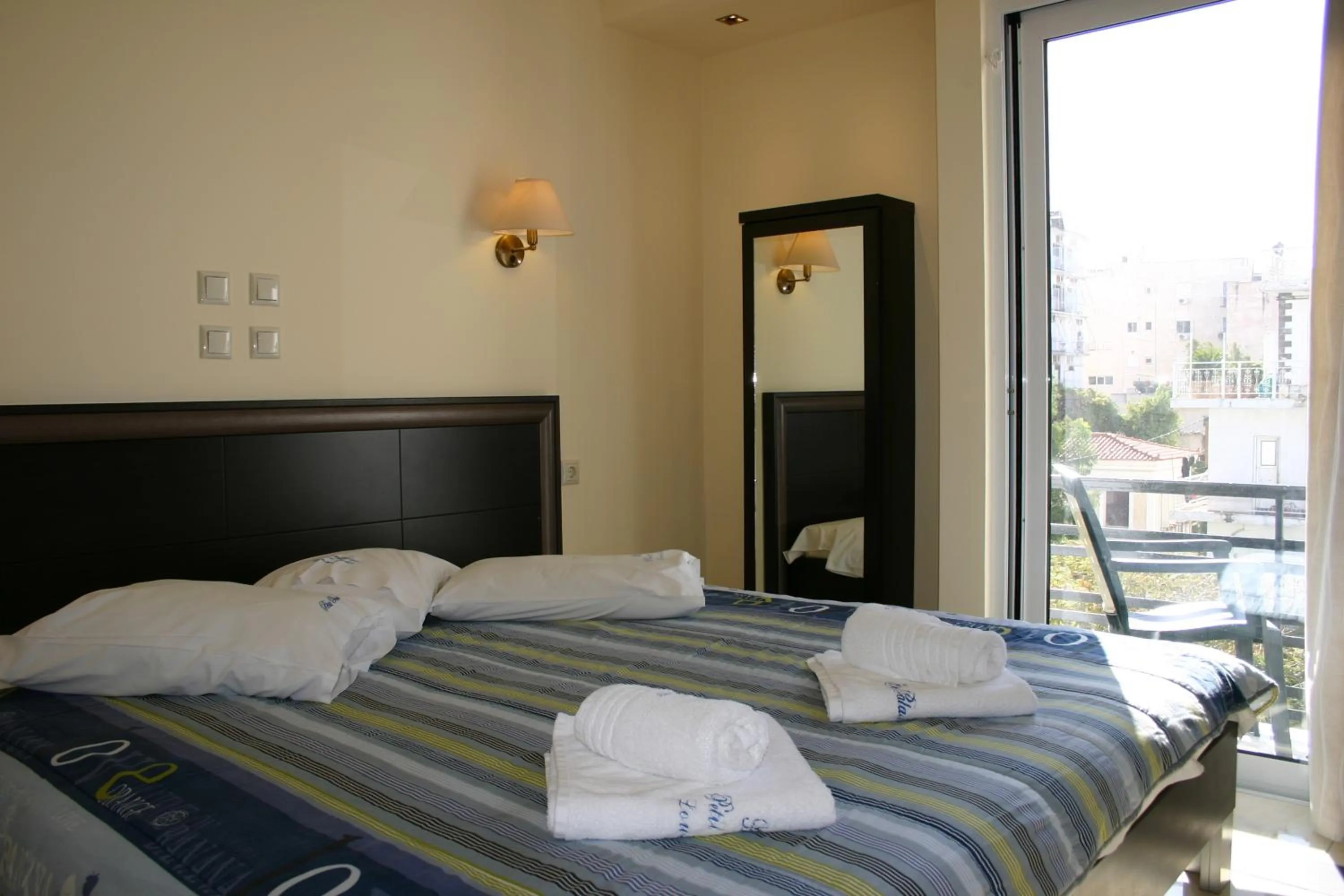 Bedroom, Bed in Petit Palais Hotel