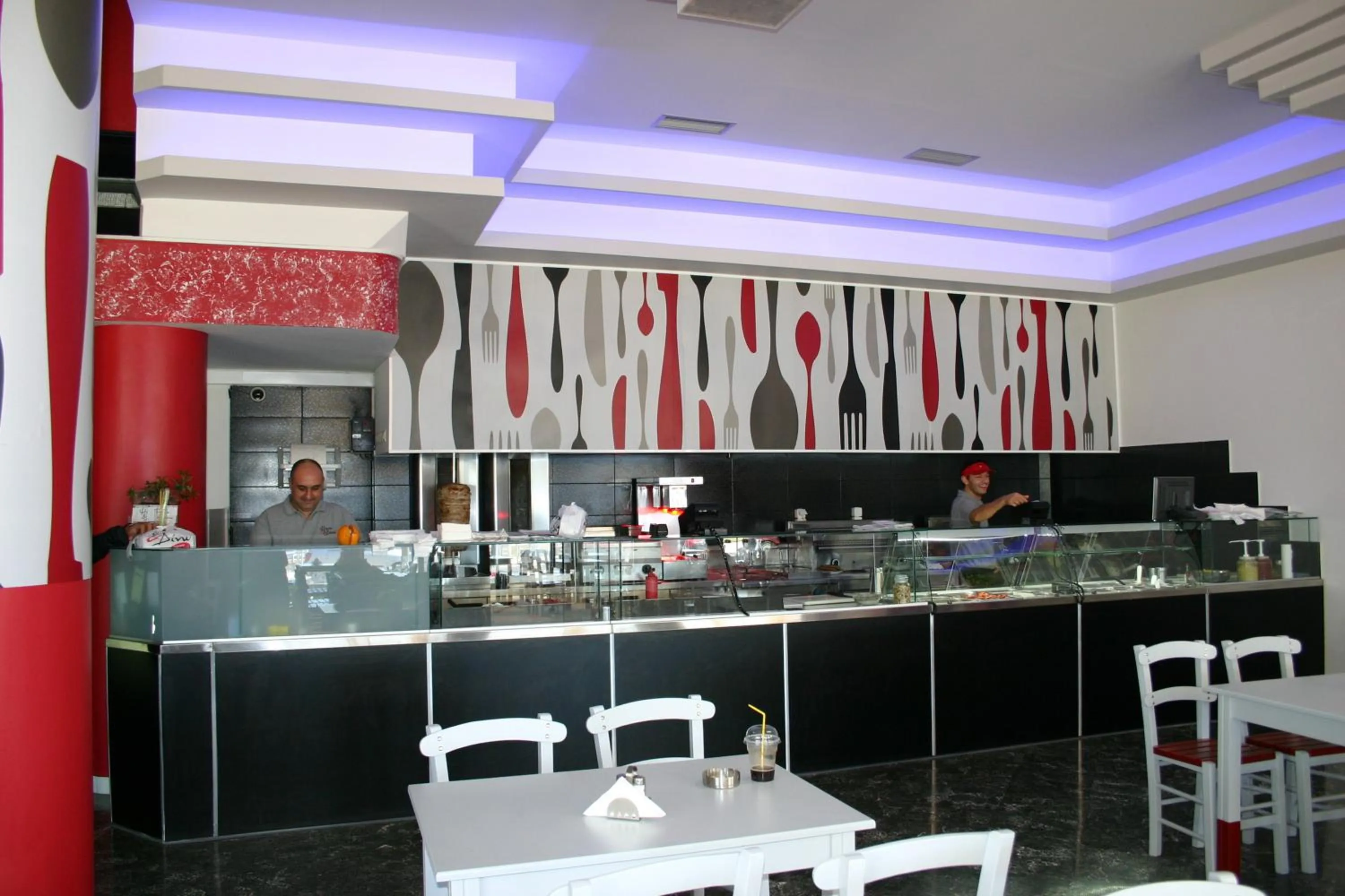 Restaurant/places to eat in Petit Palais Hotel