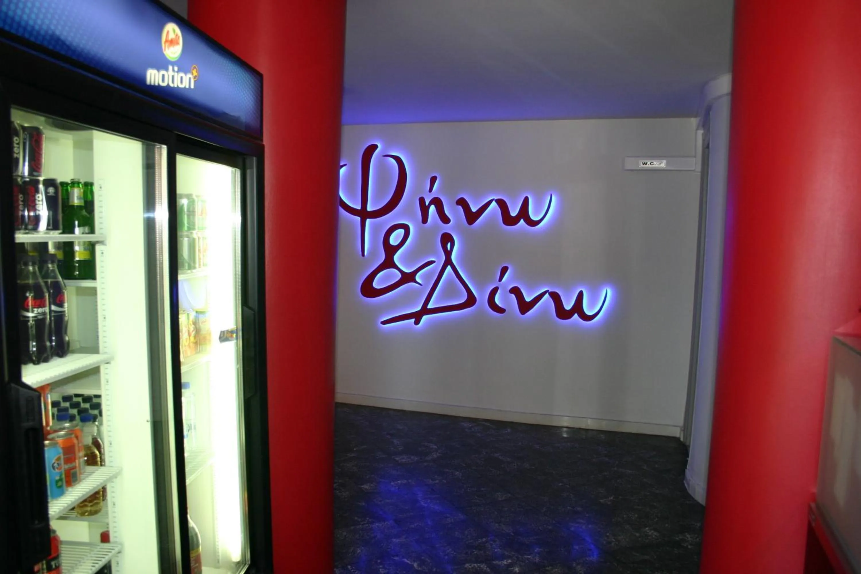 Restaurant/places to eat in Petit Palais Hotel