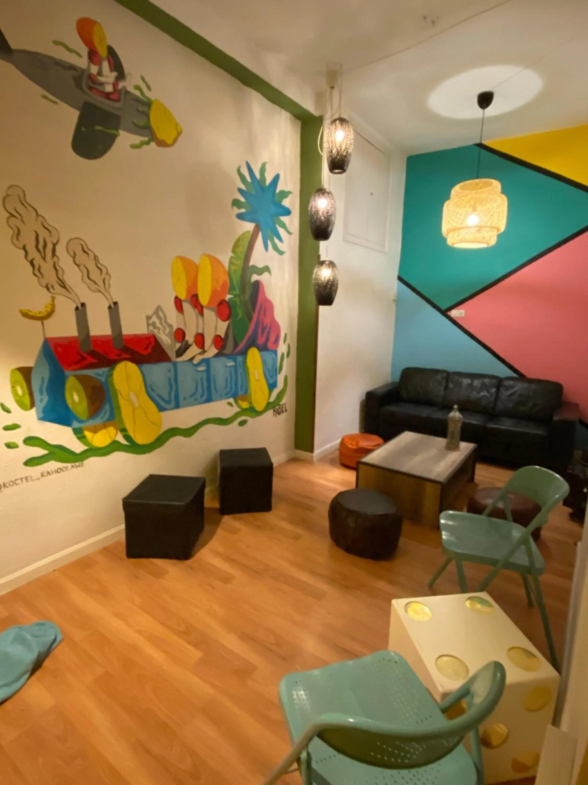 Communal lounge/ TV room in Barbieri Sol Hostel