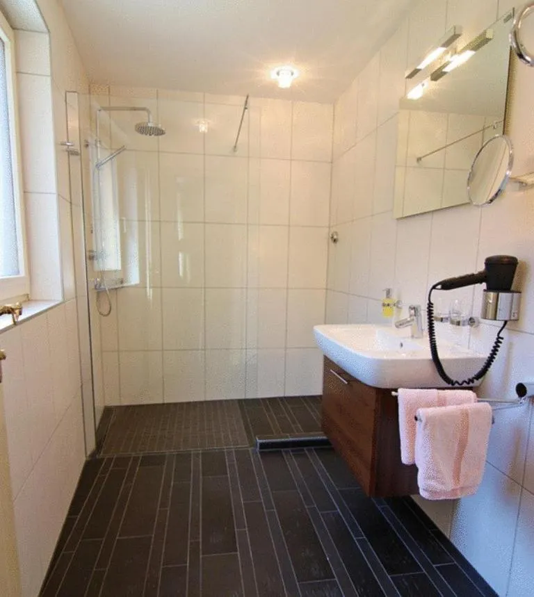 Bathroom in Aparthotel Krösbacher