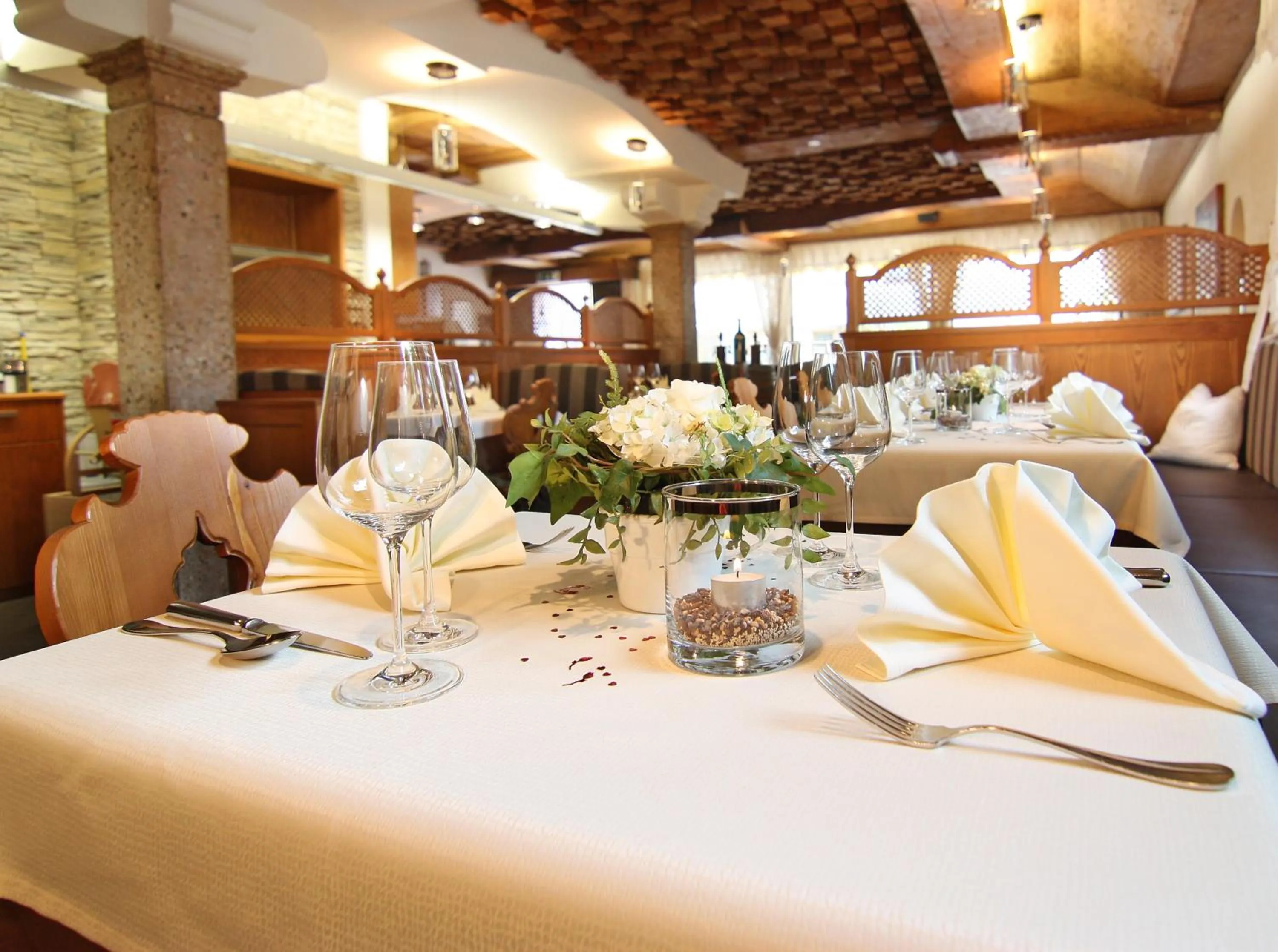 Restaurant/places to eat in Aparthotel Krösbacher