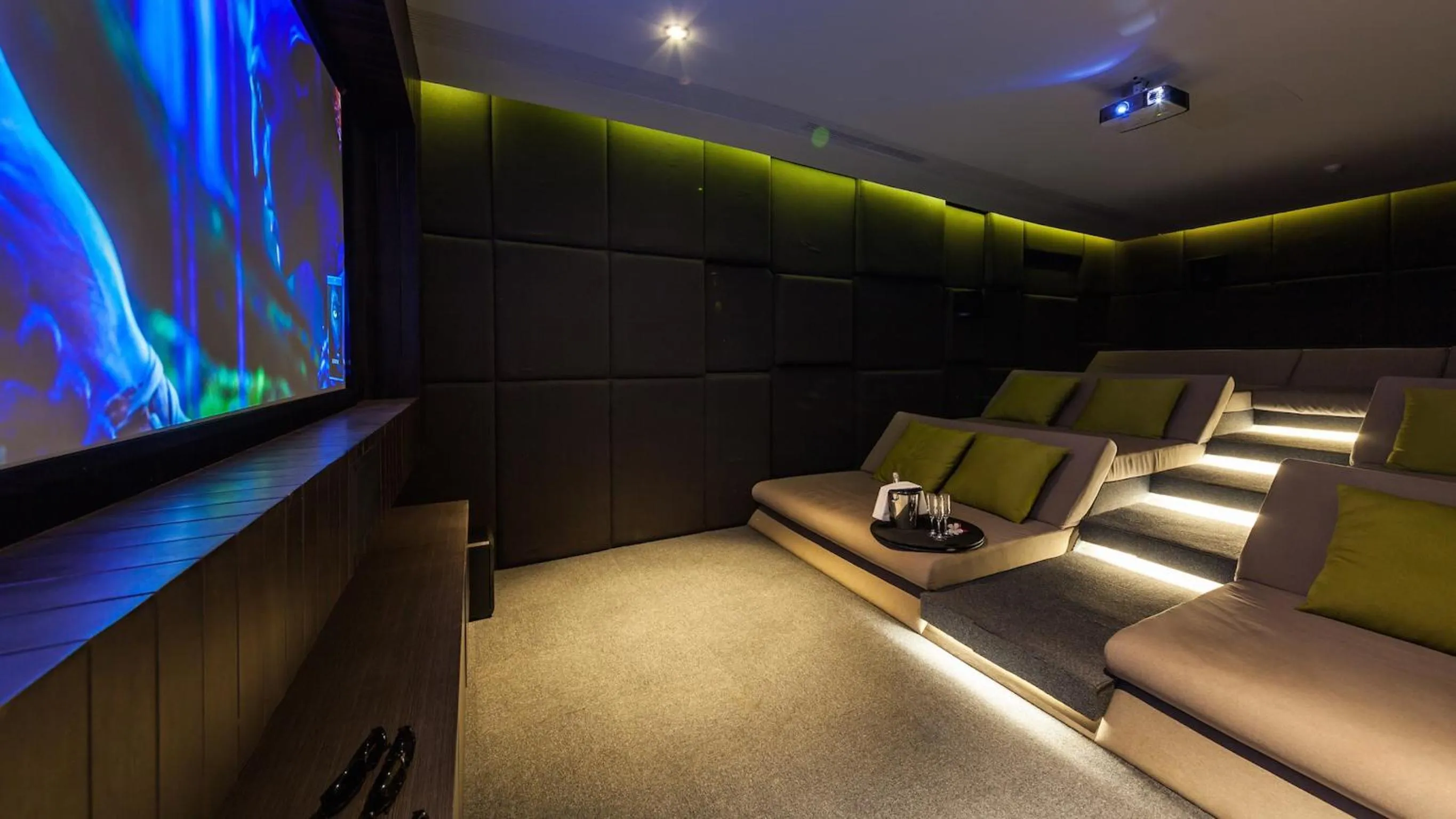 Communal lounge/ TV room in Villa Anavaya