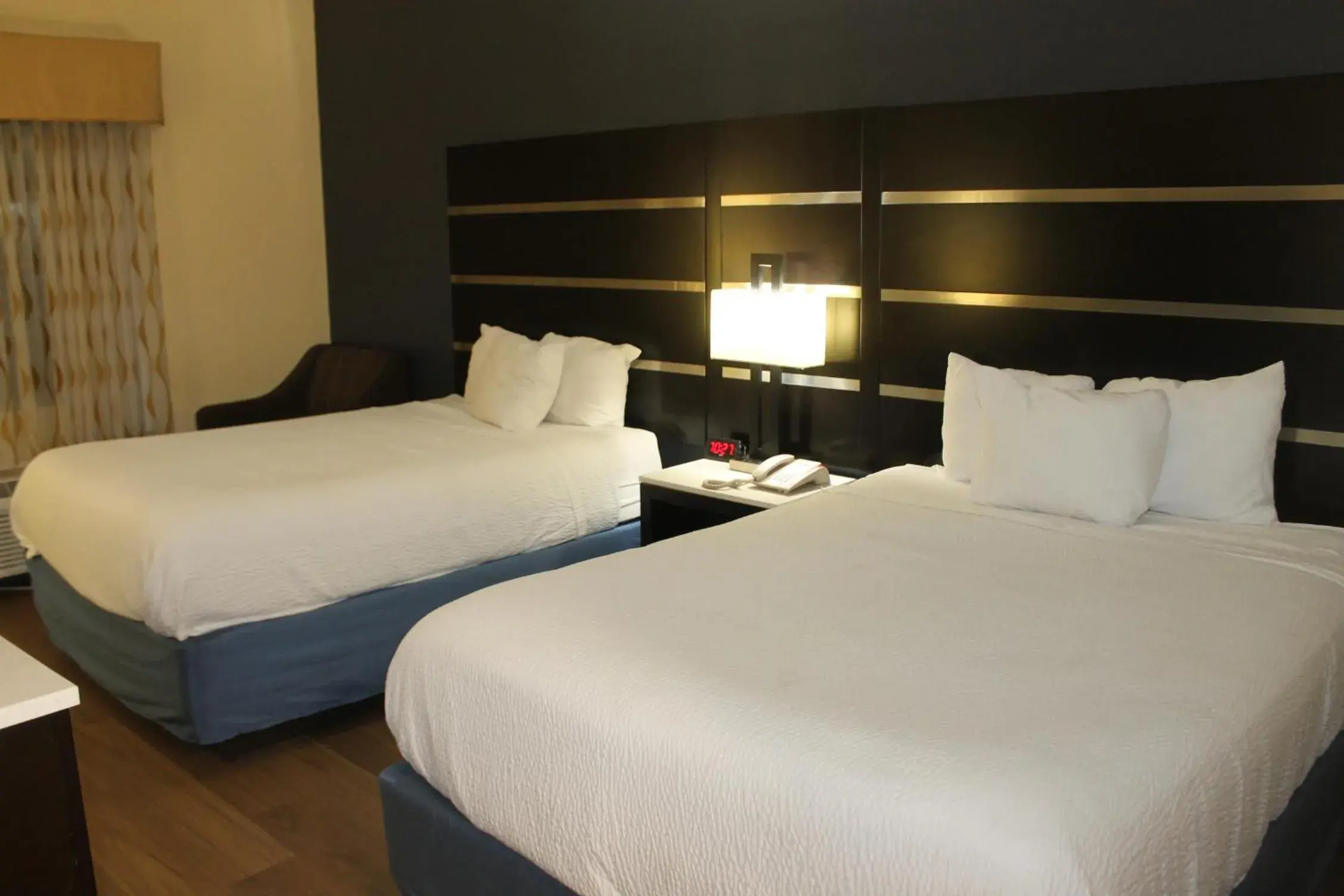 Queen Room with Two Queen Beds - Smoking in Days Inn by Wyndham Budd Lake Queen Room with Two Queen Beds - Smoking in Days Inn by Wyndham Budd Lake