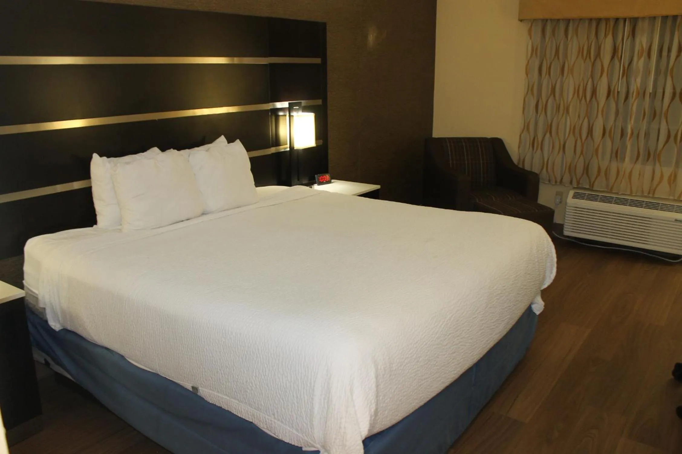 Bed in Days Inn by Wyndham Budd Lake