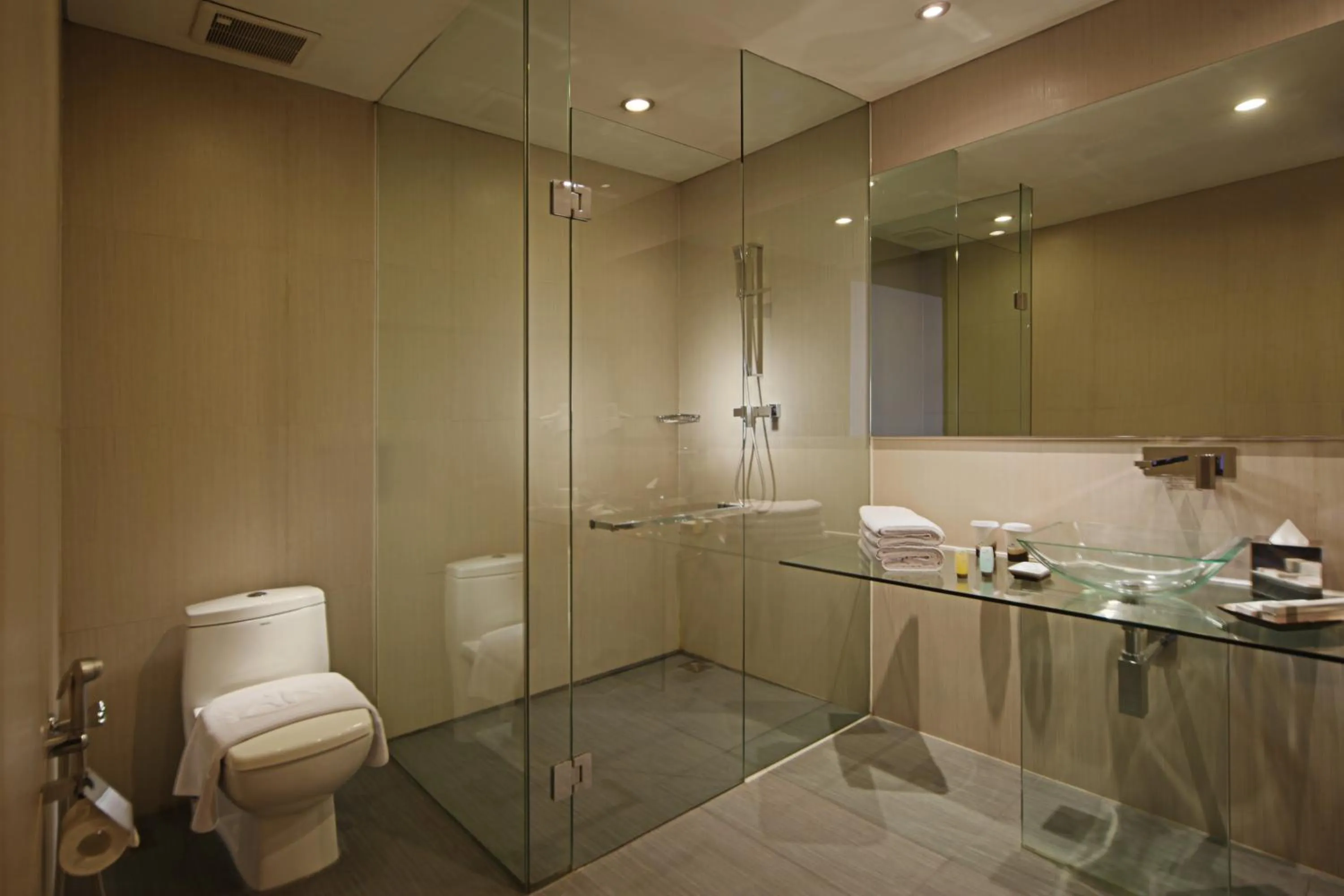 Bathroom in FM7 Resort Hotel - Jakarta Airport