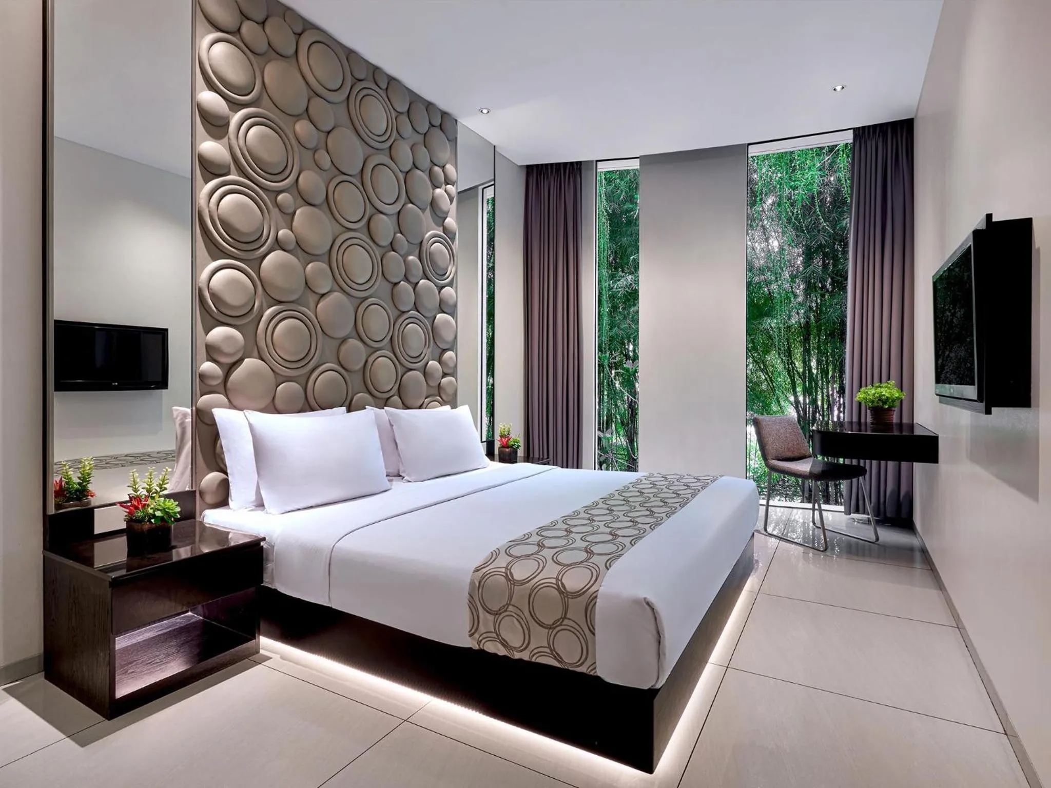 Bedroom, Bed in FM7 Resort Hotel - Jakarta Airport