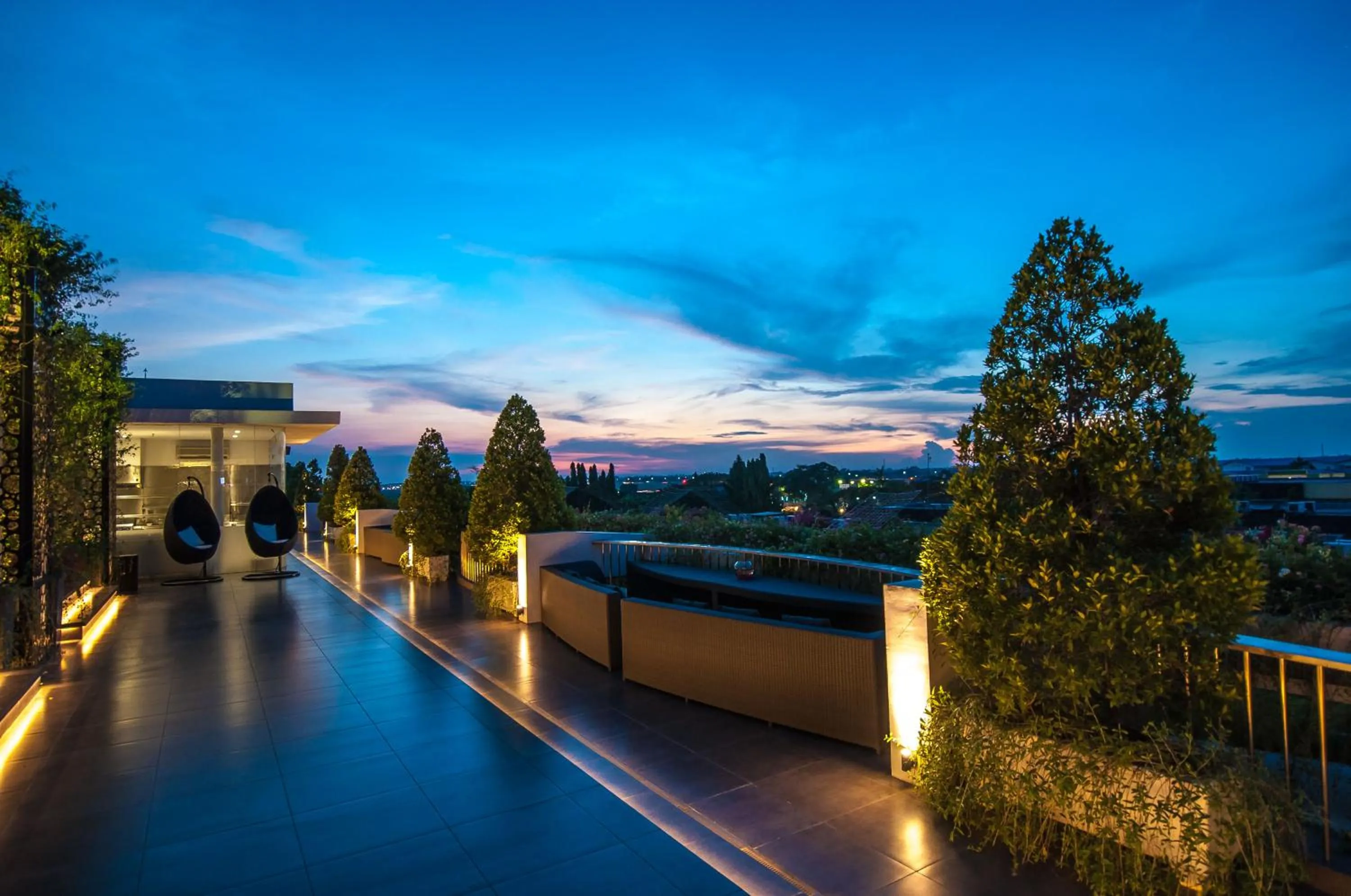 Lounge or bar in FM7 Resort Hotel - Jakarta Airport