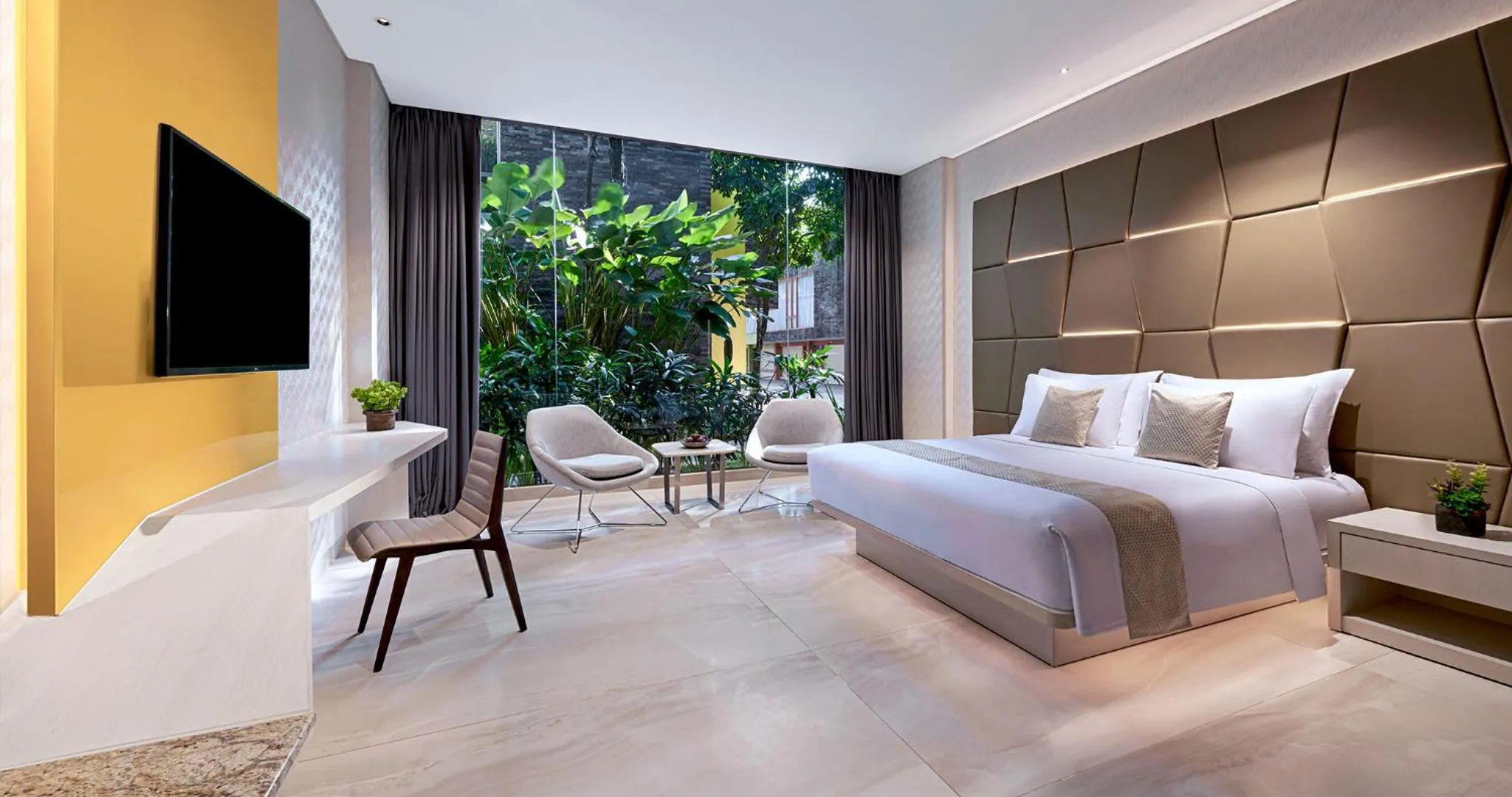 Bed in FM7 Resort Hotel - Jakarta Airport