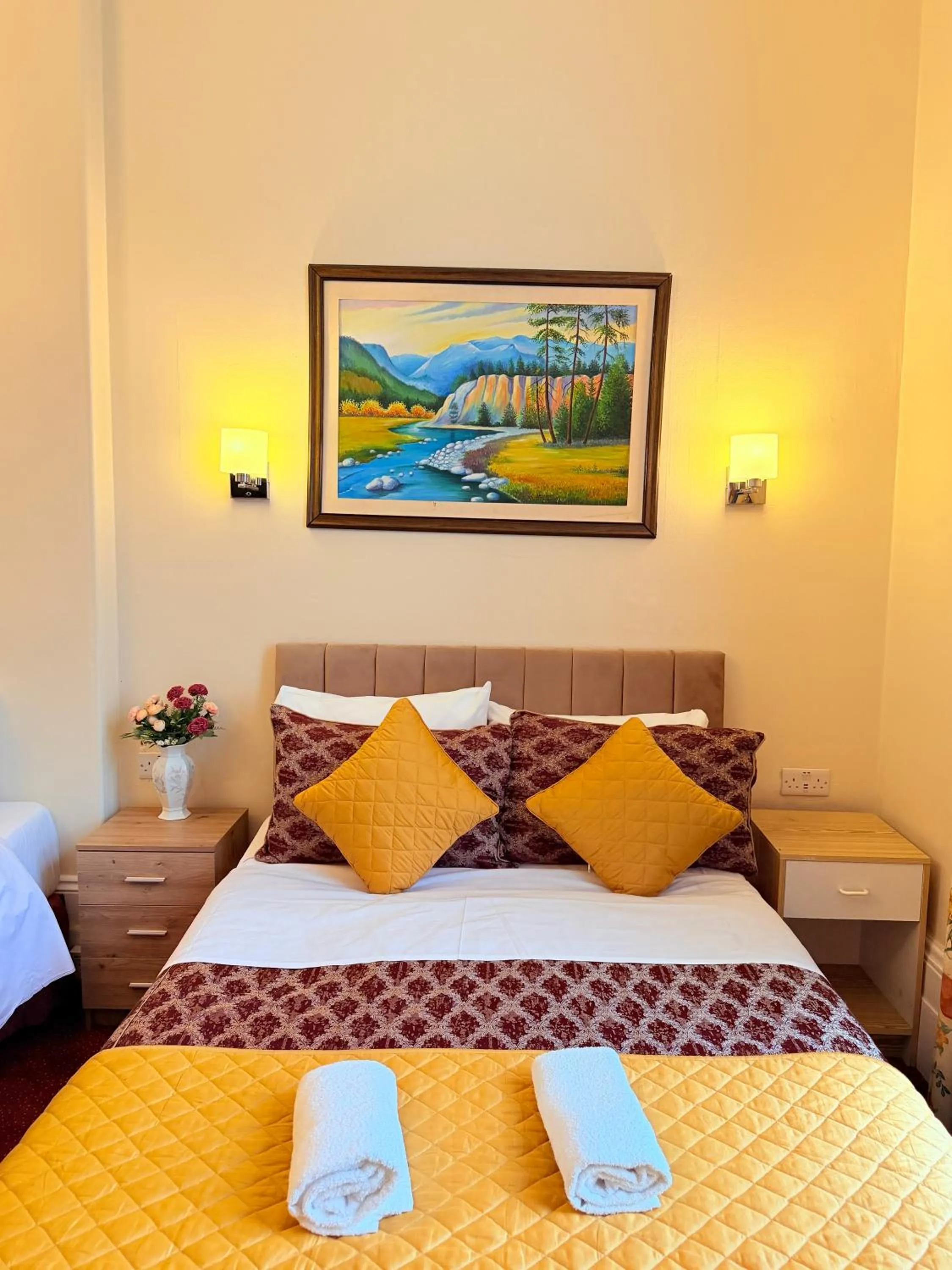 Bed in Albro House Hotel, London