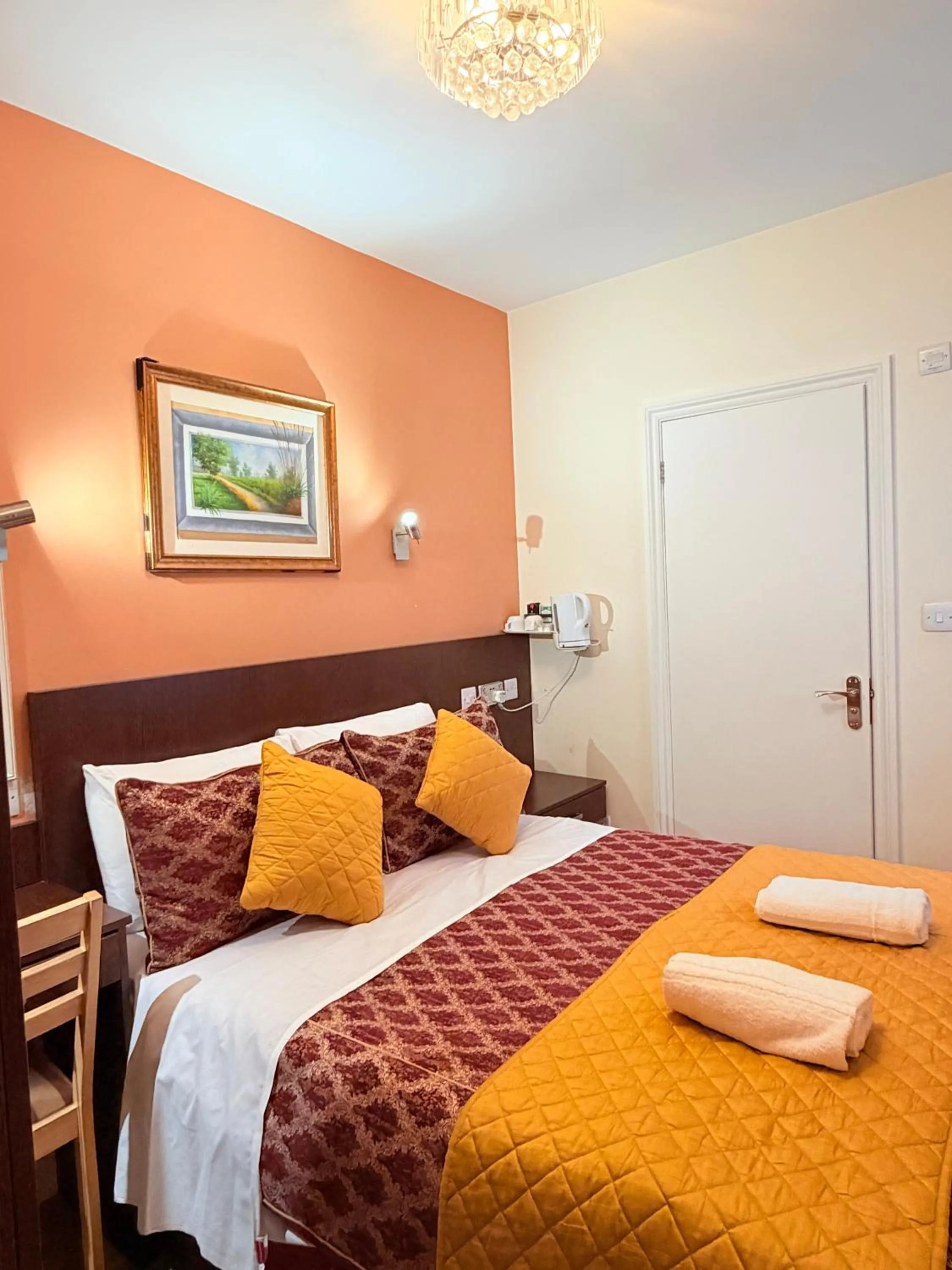 Bed in Albro House Hotel, London