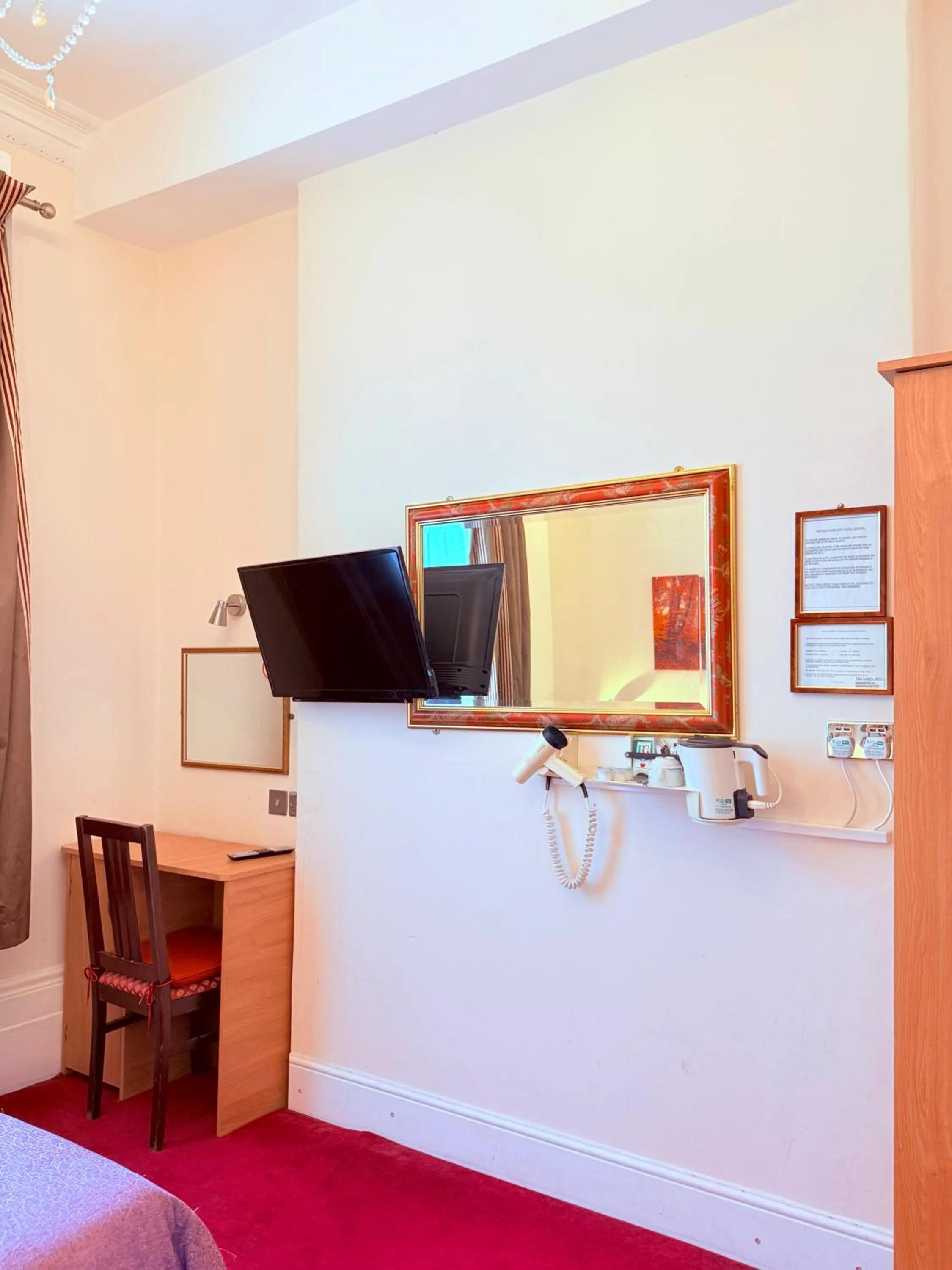 Bedroom, Bed in Albro House Hotel, London