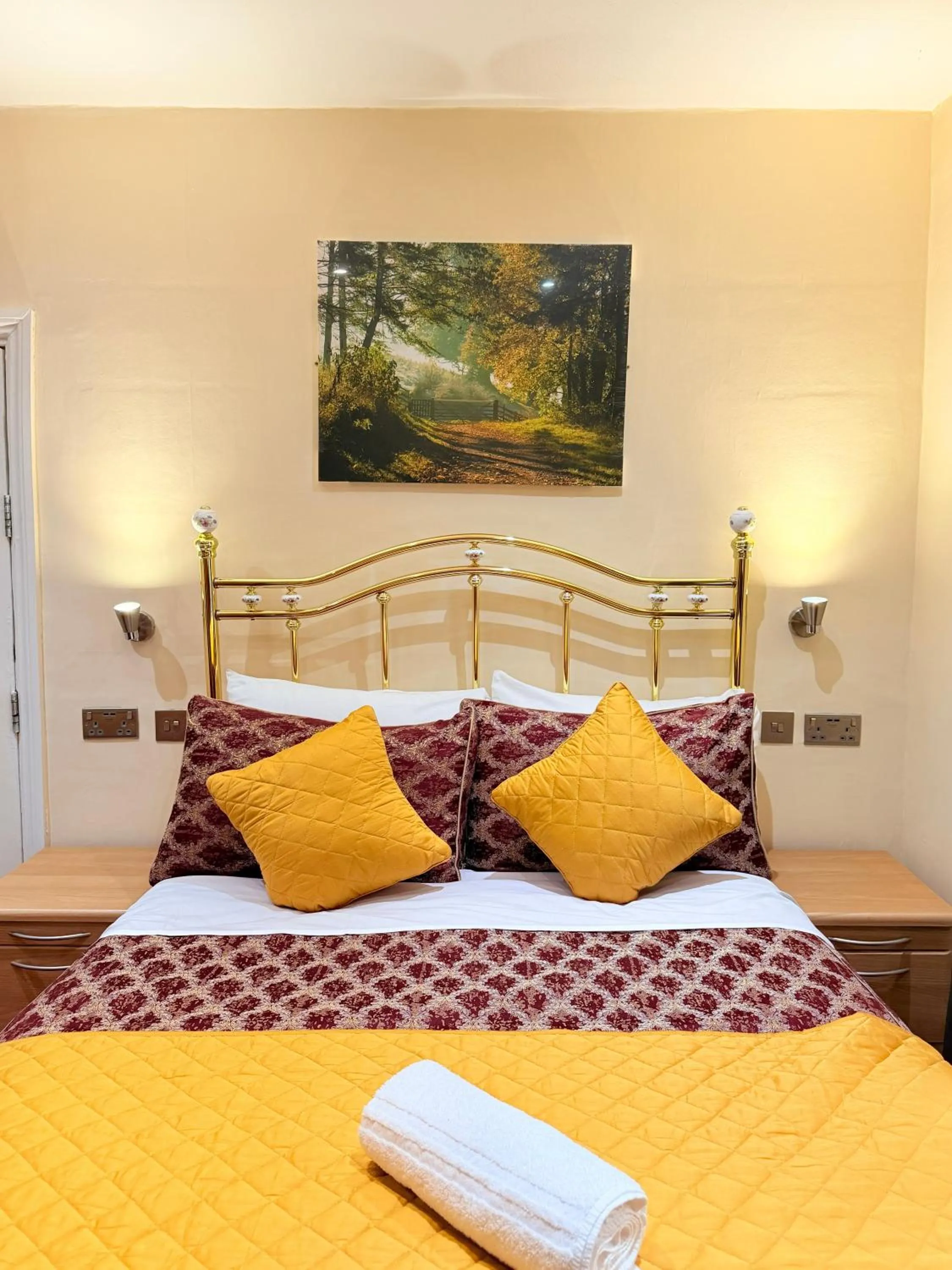 Bed in Albro House Hotel, London