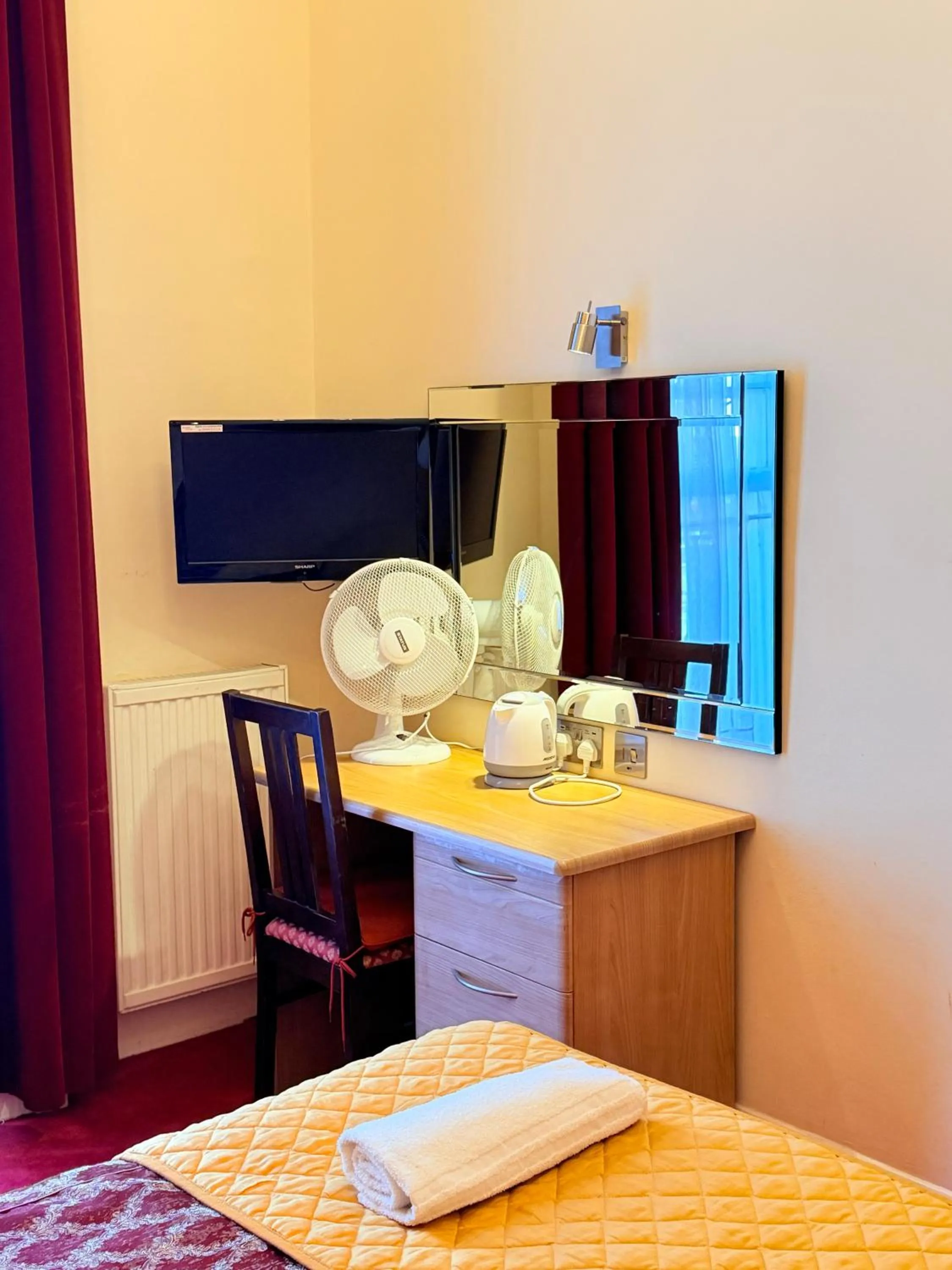 Bed in Albro House Hotel, London