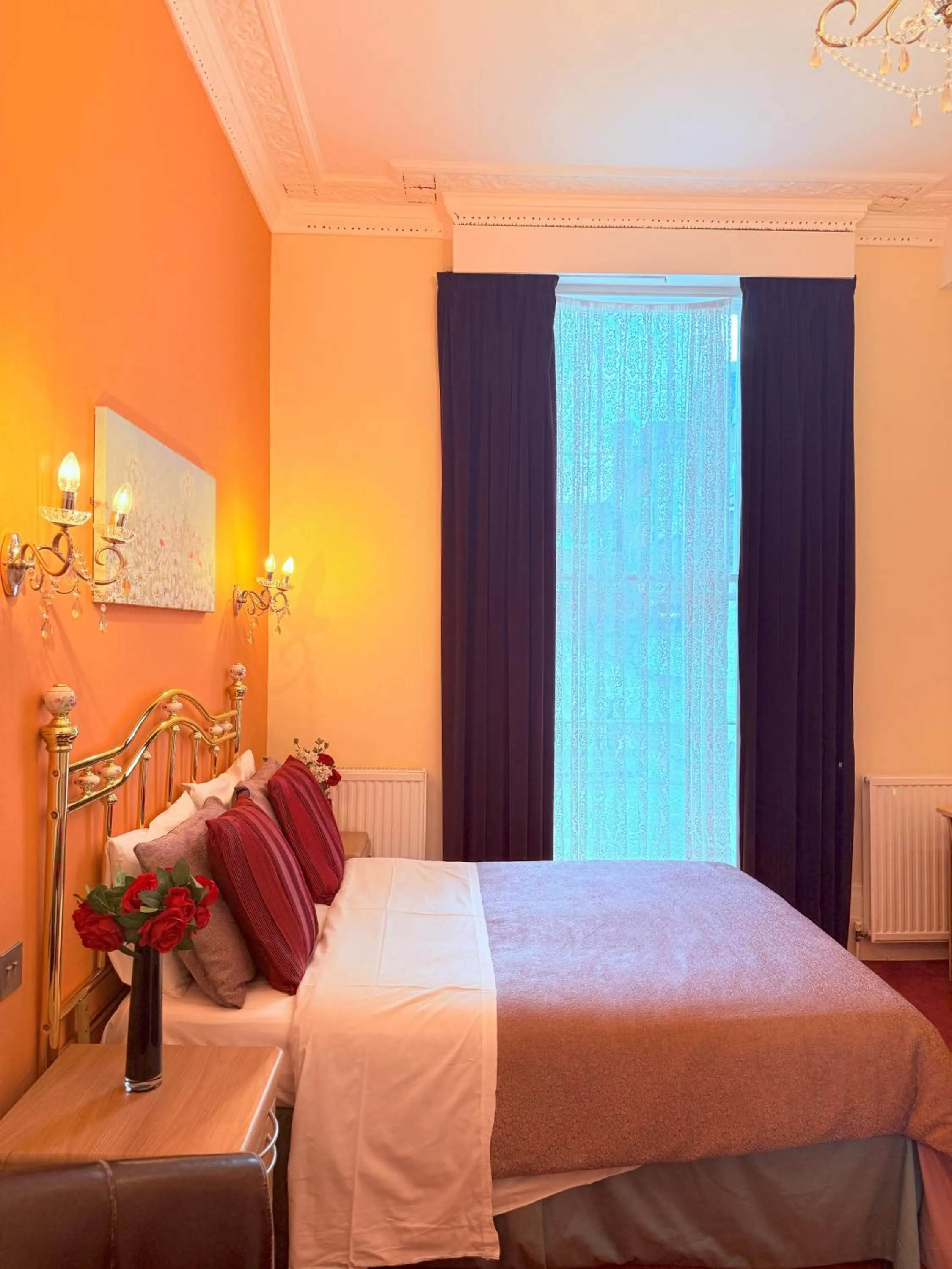 Bed in Albro House Hotel, London