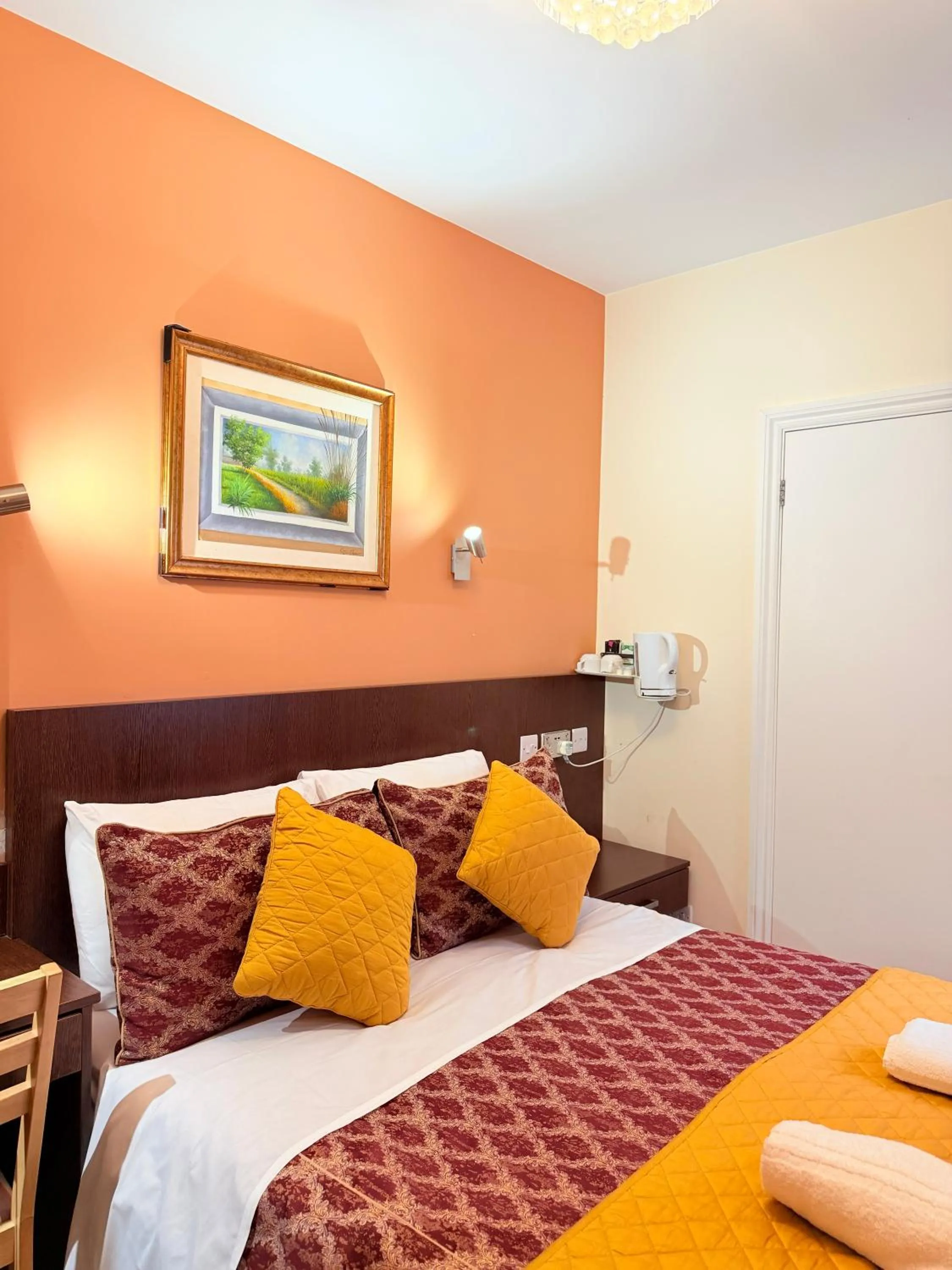 Bed in Albro House Hotel, London