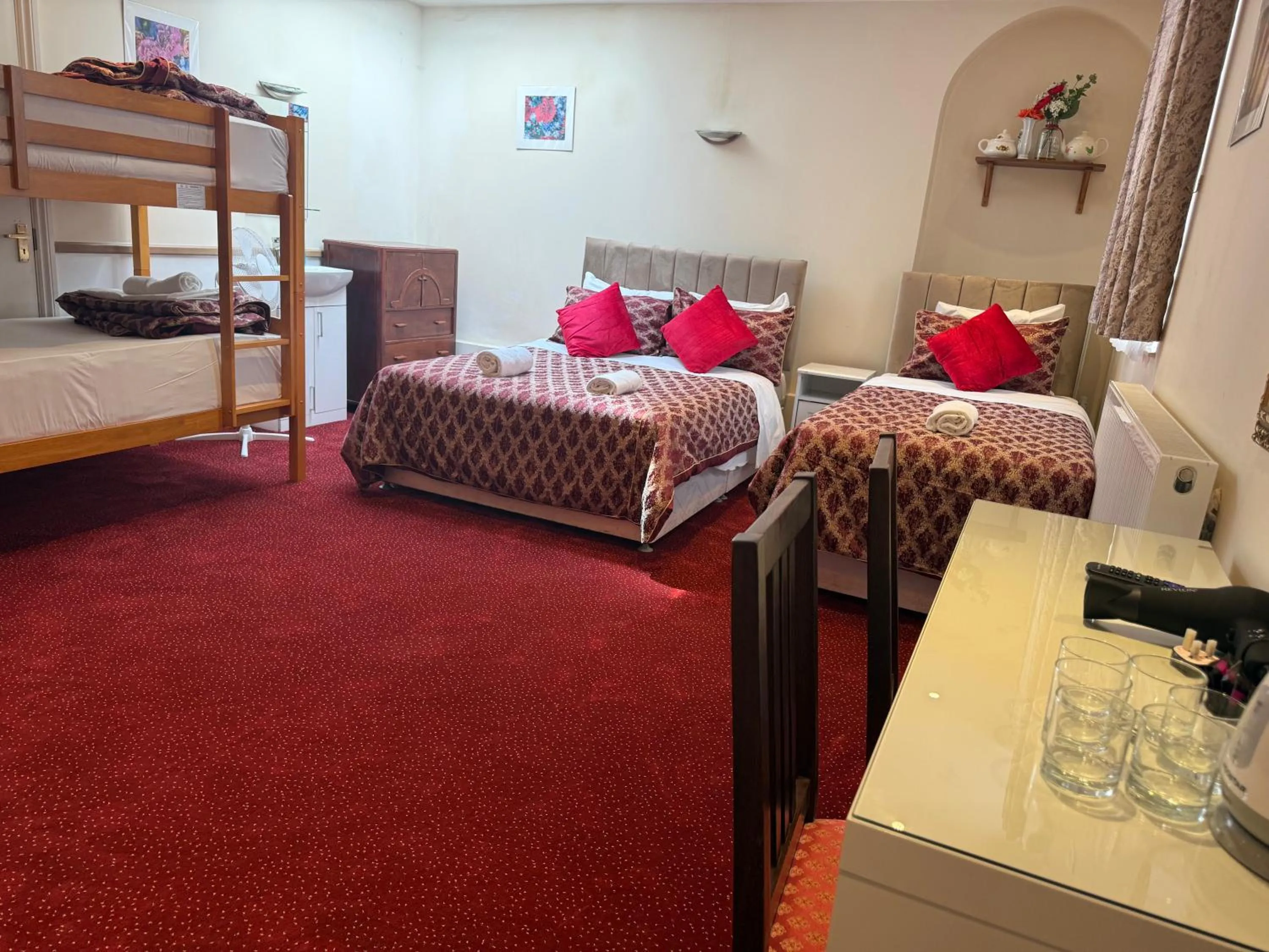 Bed in Albro House Hotel, London