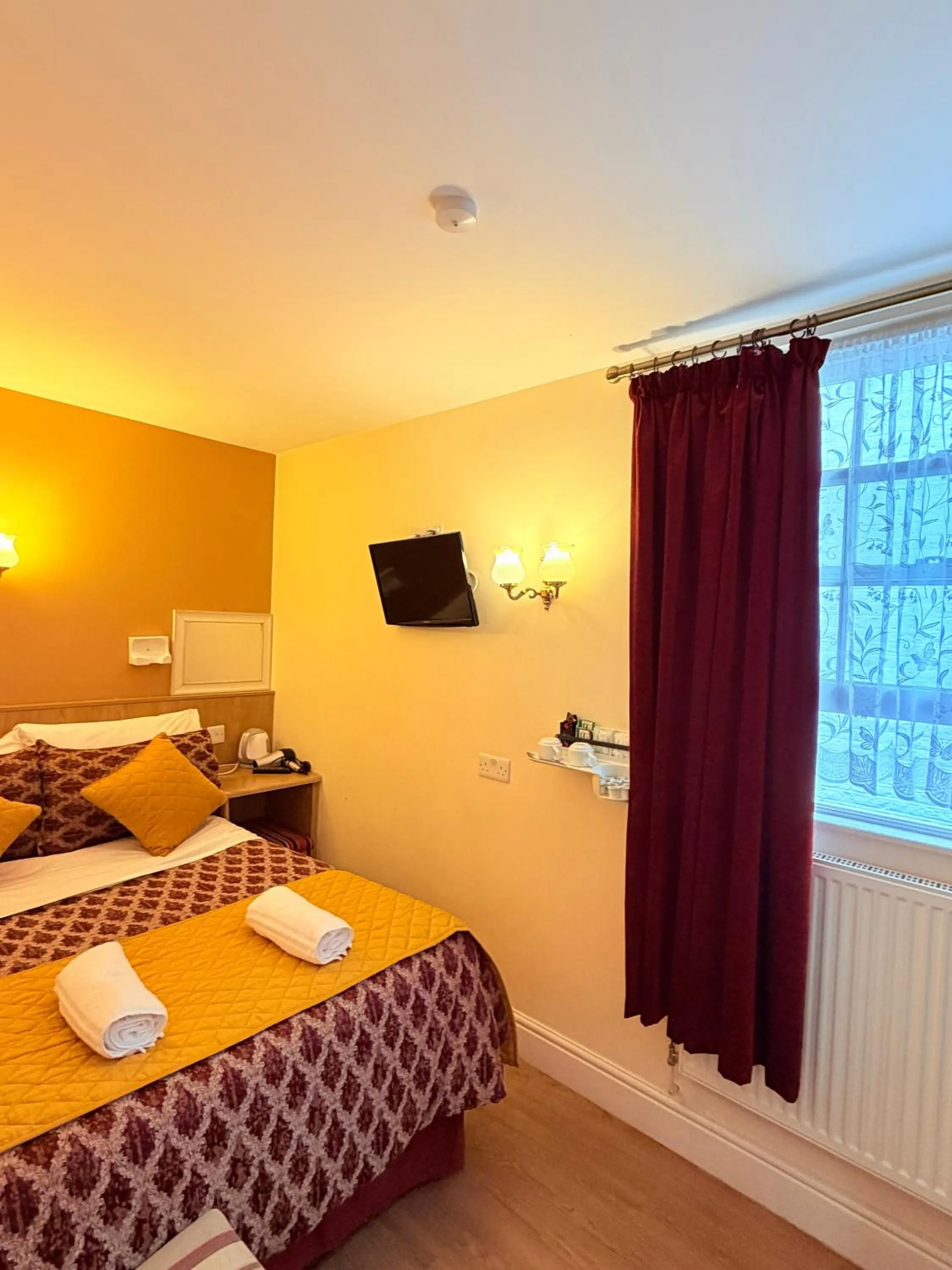 Bed in Albro House Hotel, London