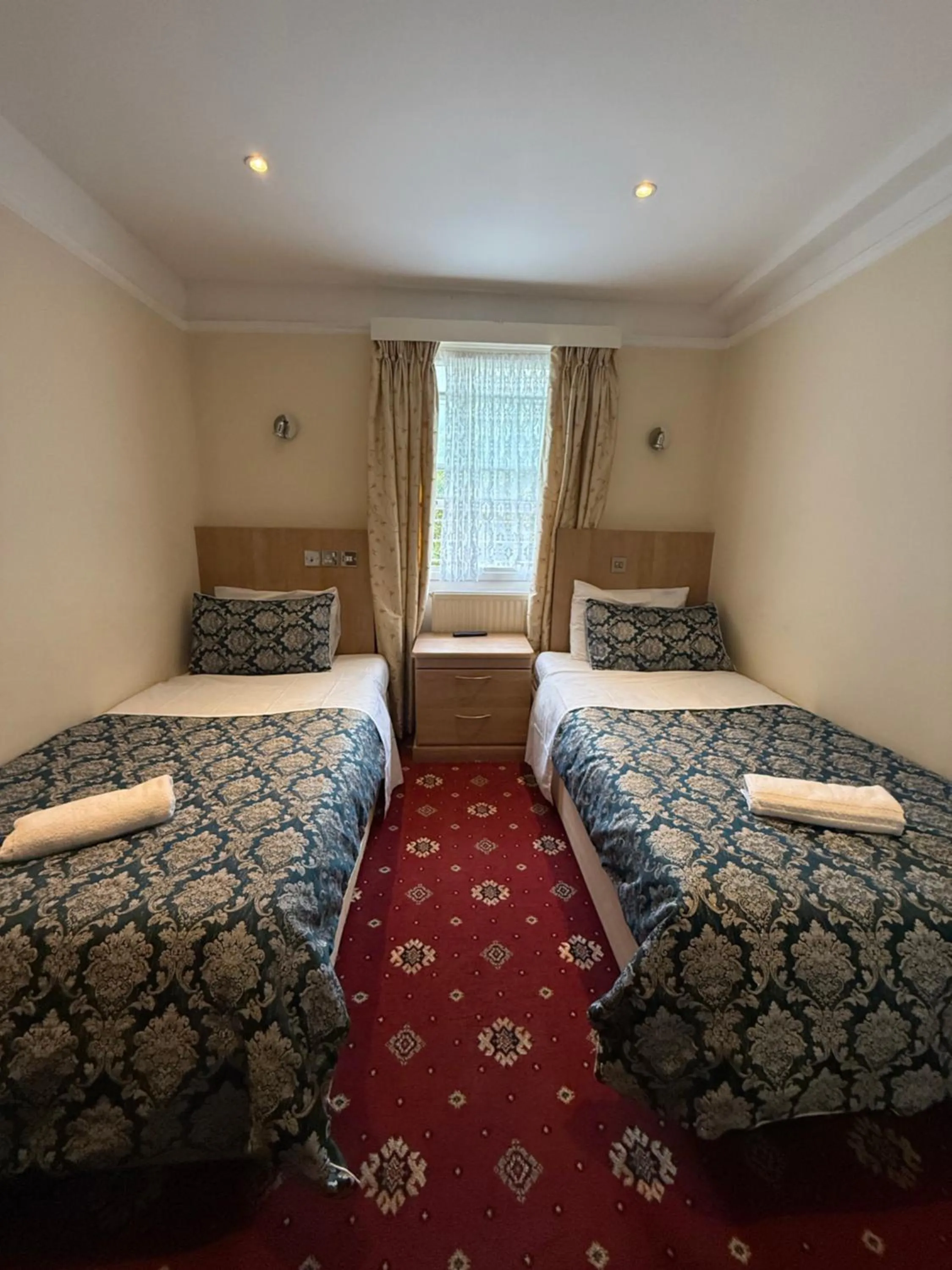Bed in Albro House Hotel, London