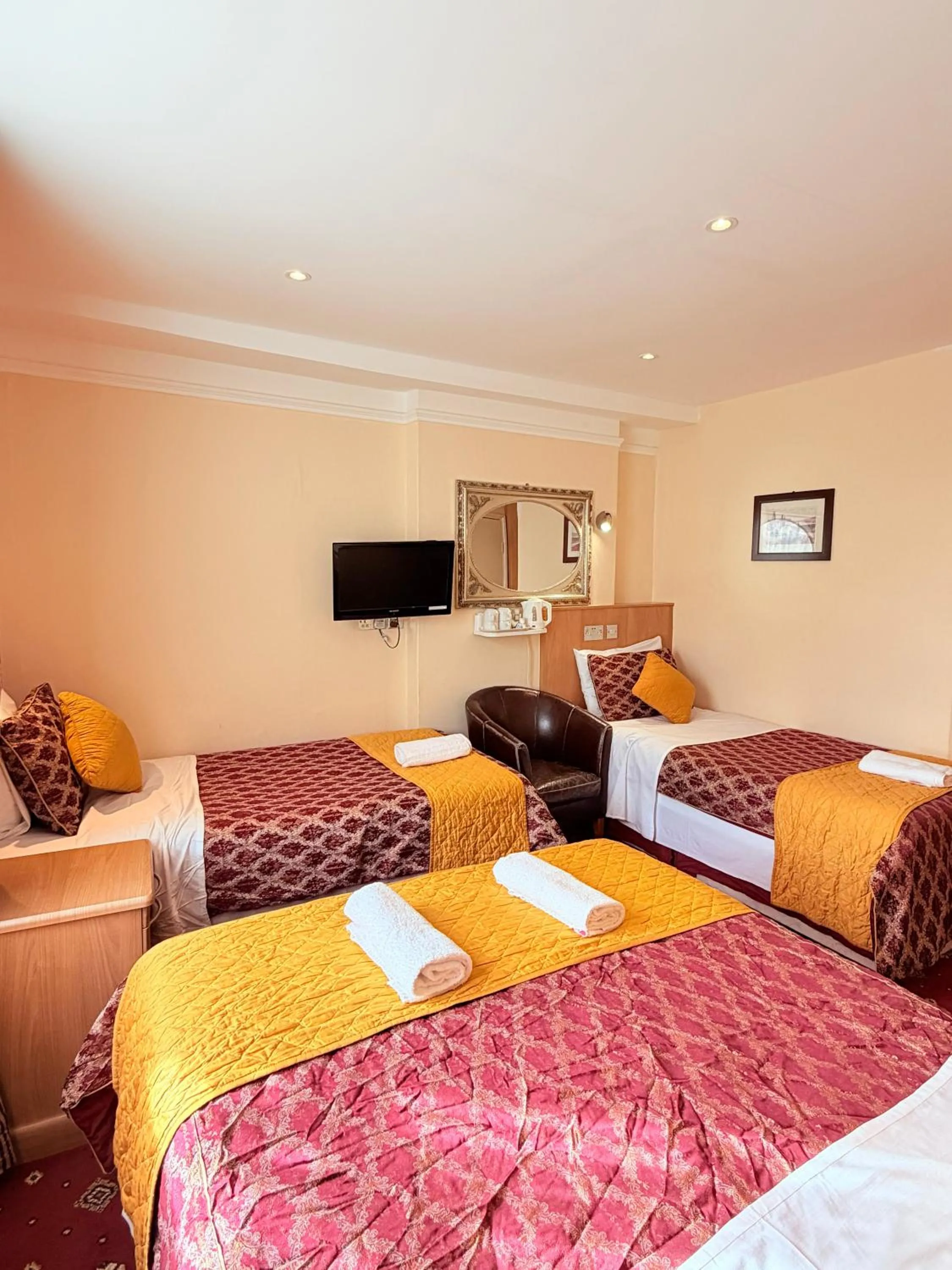 Bed in Albro House Hotel, London