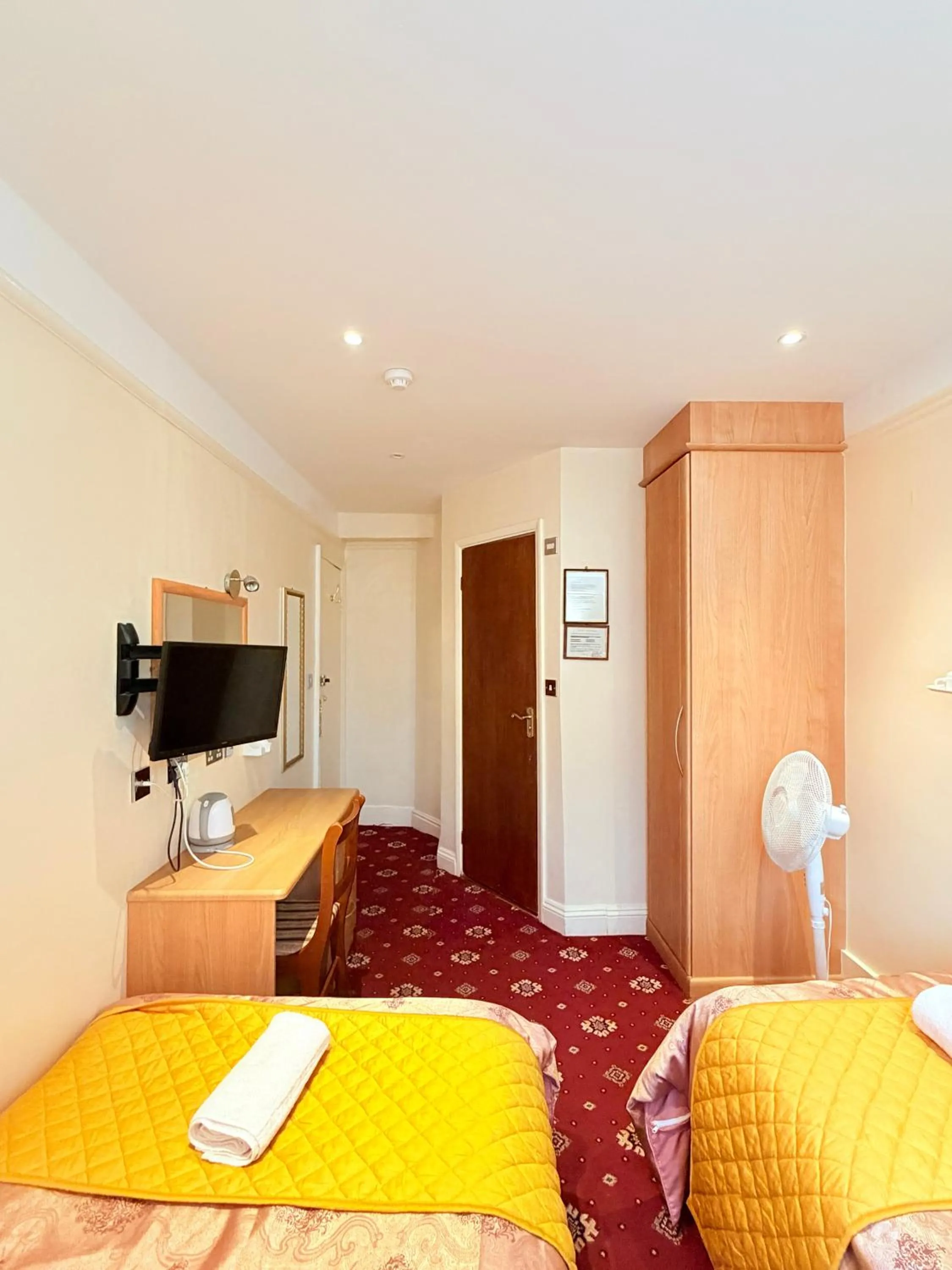 Bed in Albro House Hotel, London