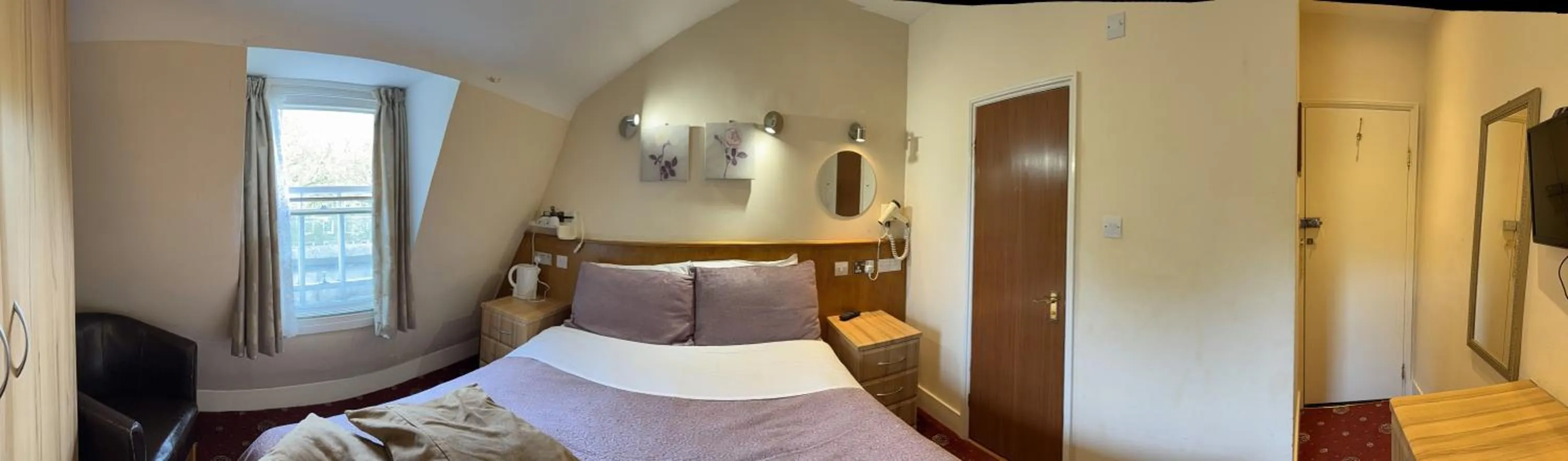 Bed in Albro House Hotel, London