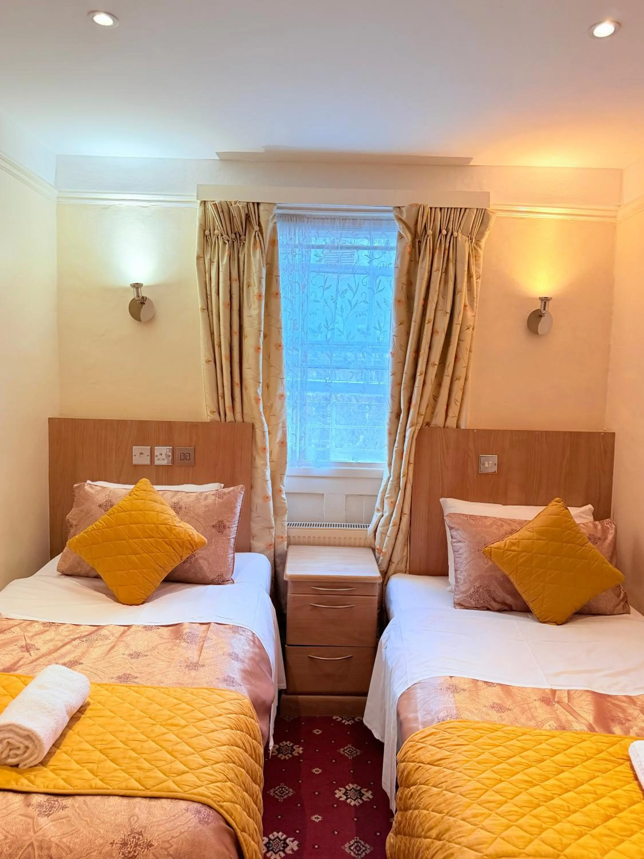 Bed in Albro House Hotel, London