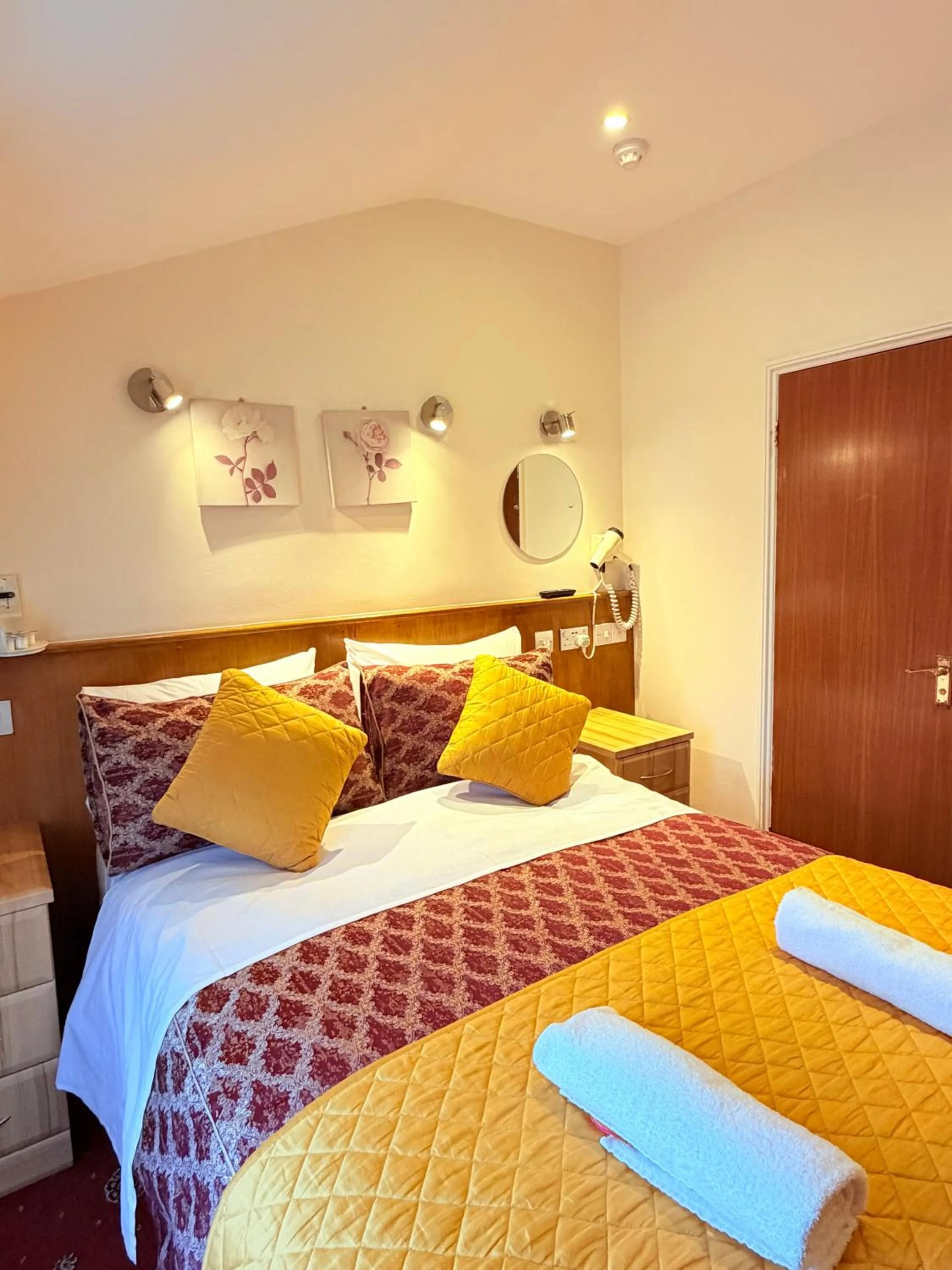 Bed in Albro House Hotel, London