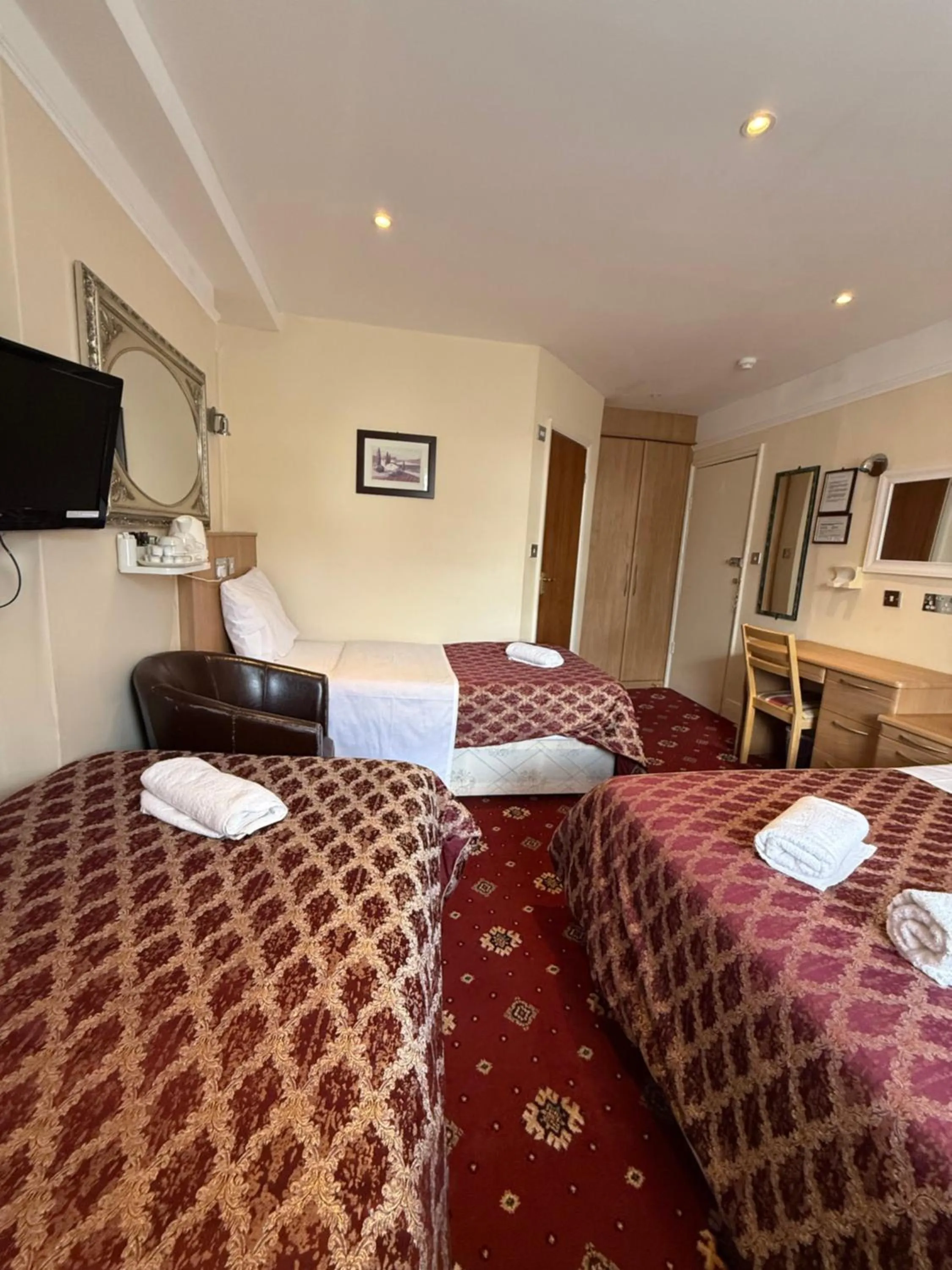 Bed in Albro House Hotel, London