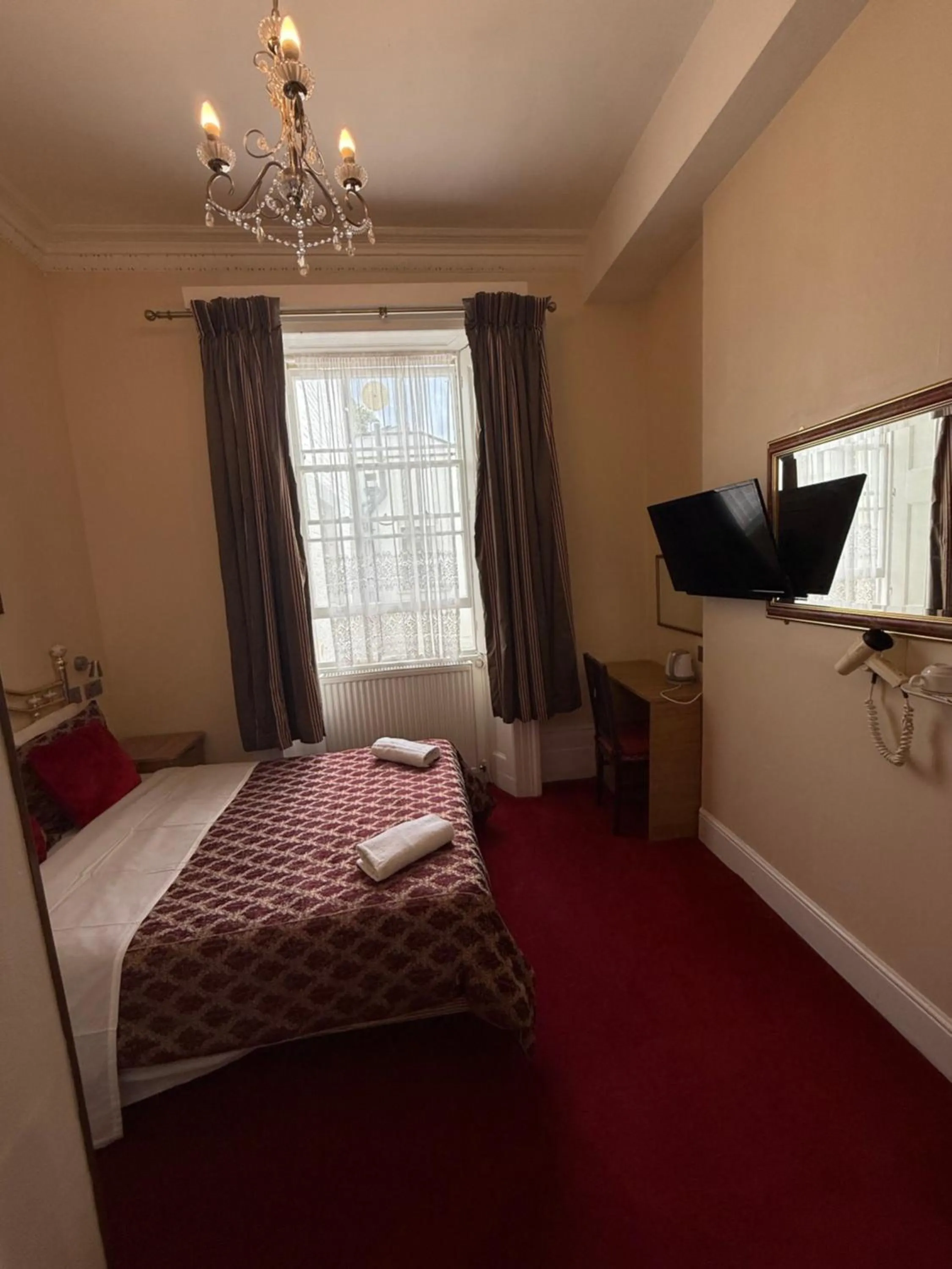Bed in Albro House Hotel, London