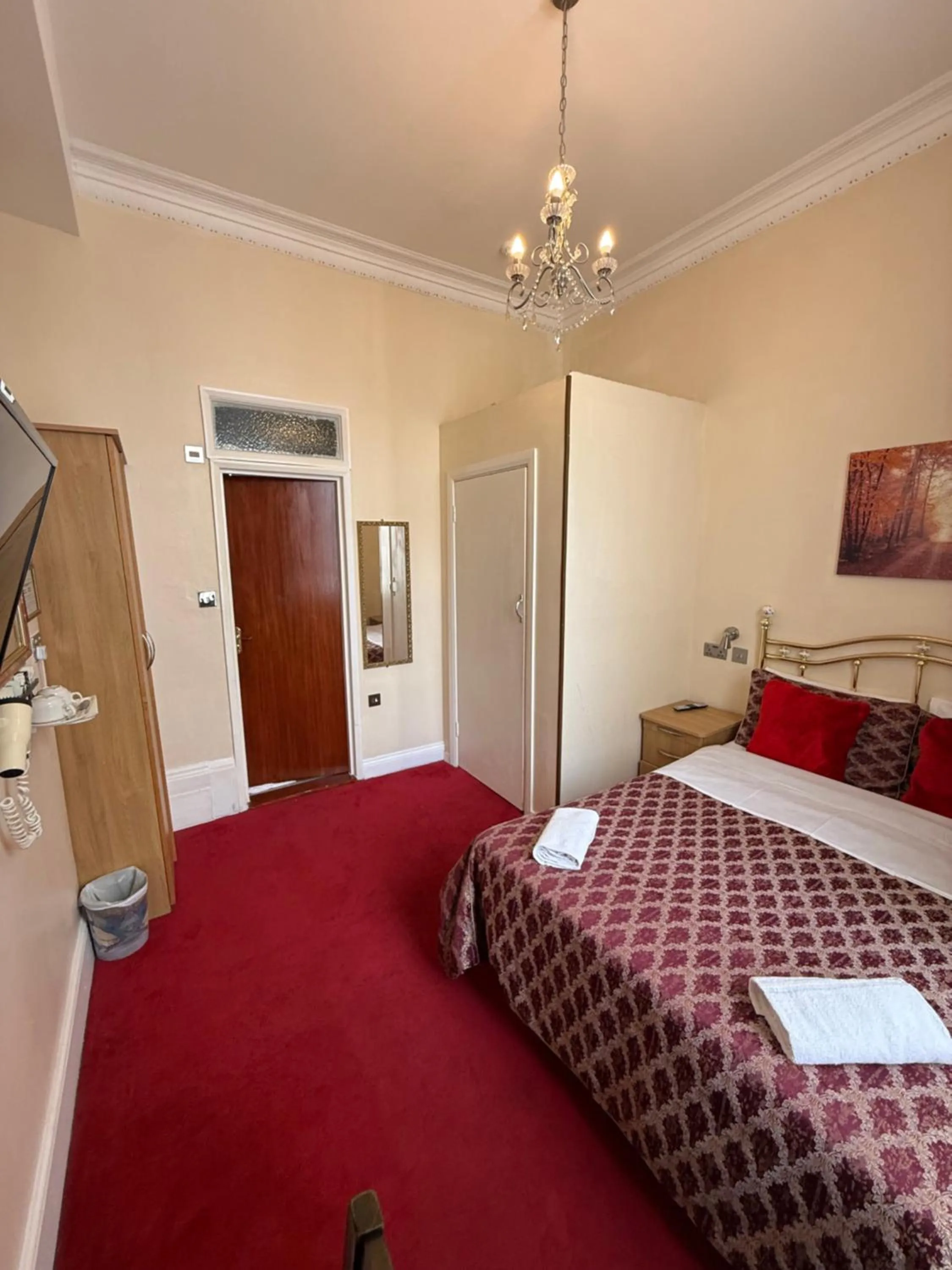 Bed in Albro House Hotel, London